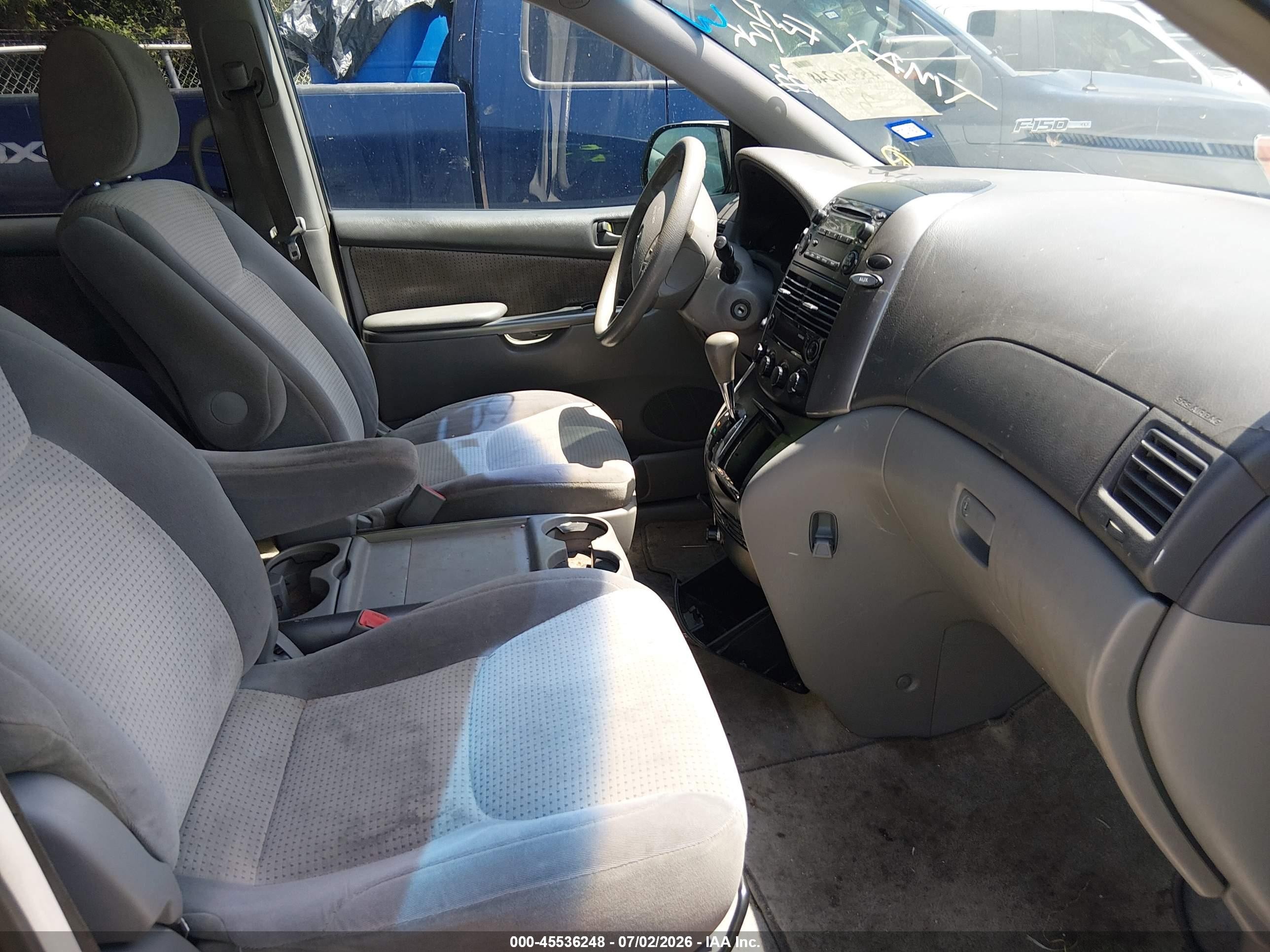 2010 Toyota Sienna Le Blue vin: 5TDKK4CC4AS338953