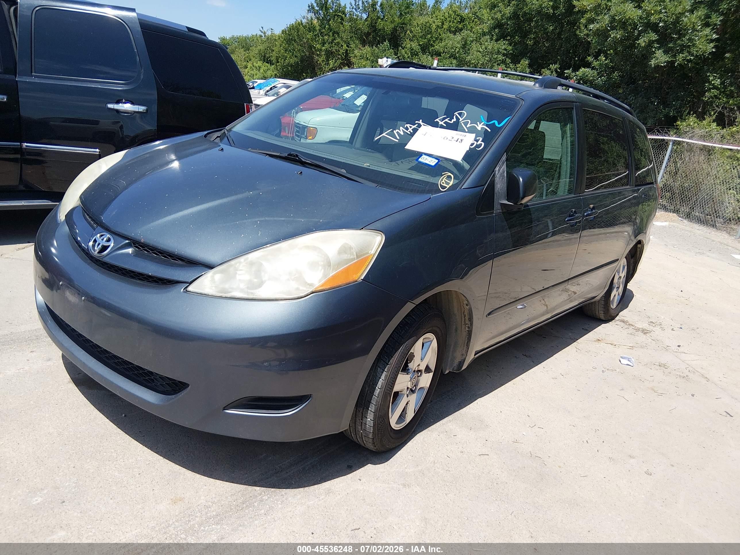 2010 Toyota Sienna Le Blue vin: 5TDKK4CC4AS338953