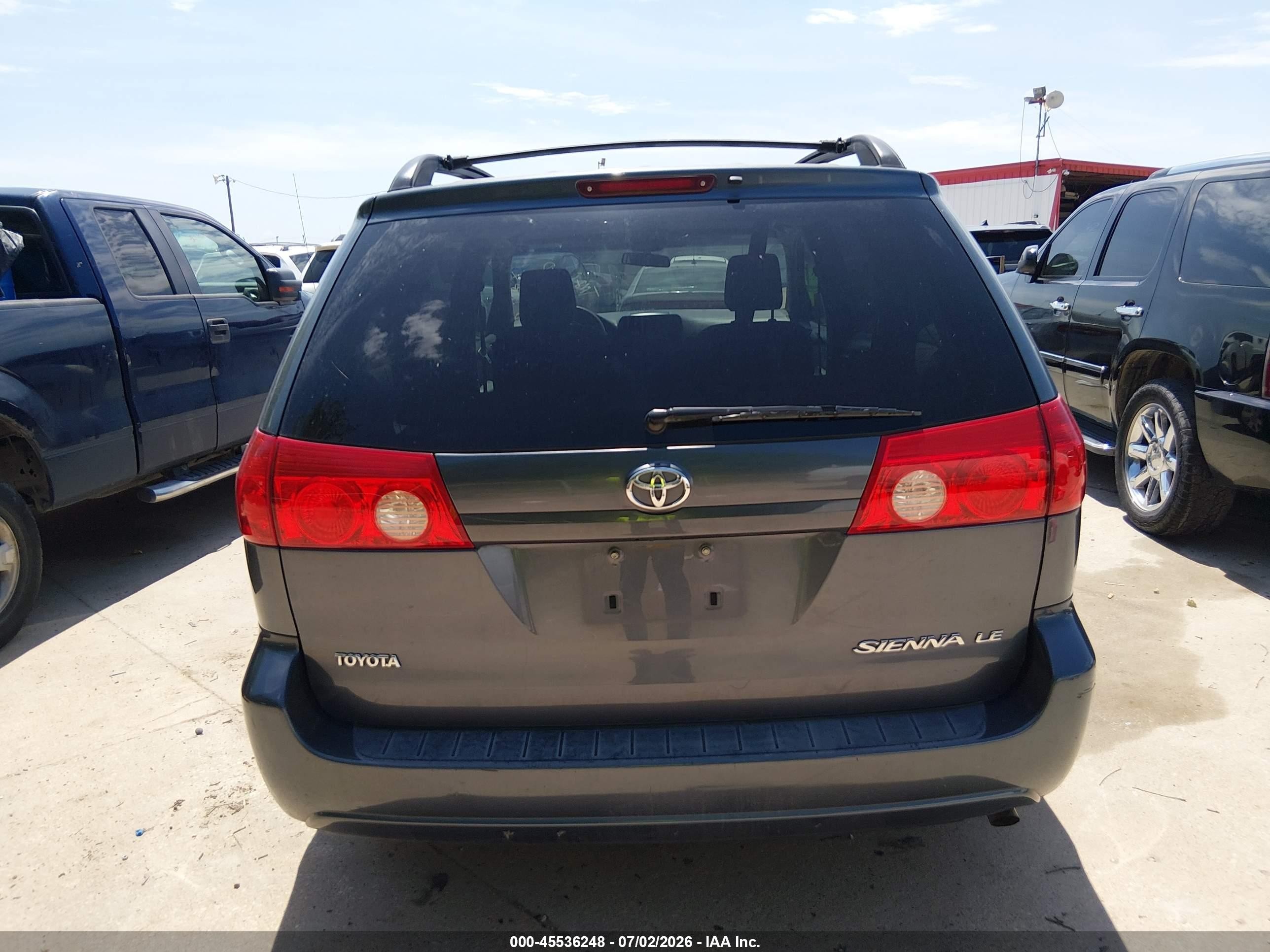 2010 Toyota Sienna Le Blue vin: 5TDKK4CC4AS338953