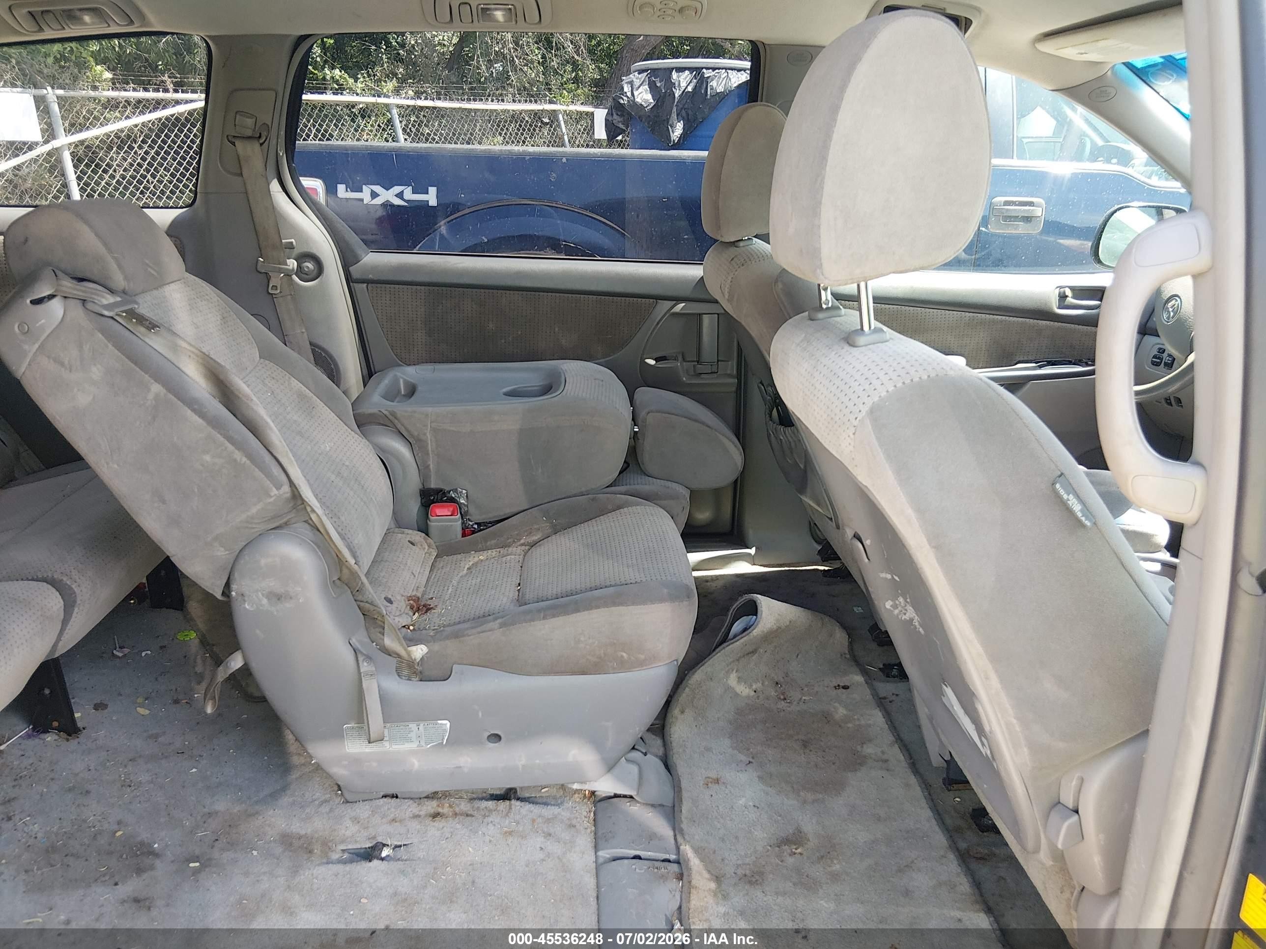 2010 Toyota Sienna Le Blue vin: 5TDKK4CC4AS338953