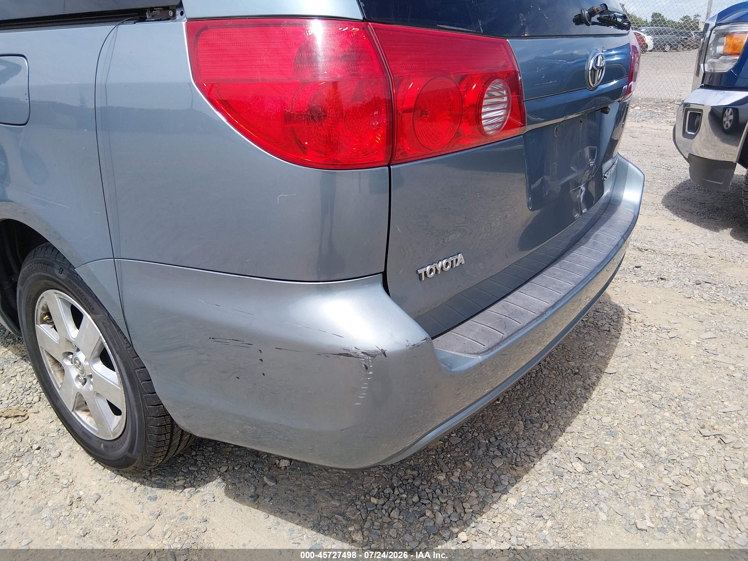 2010 Toyota Sienna Le Blue vin: 5TDKK4CC4AS343442