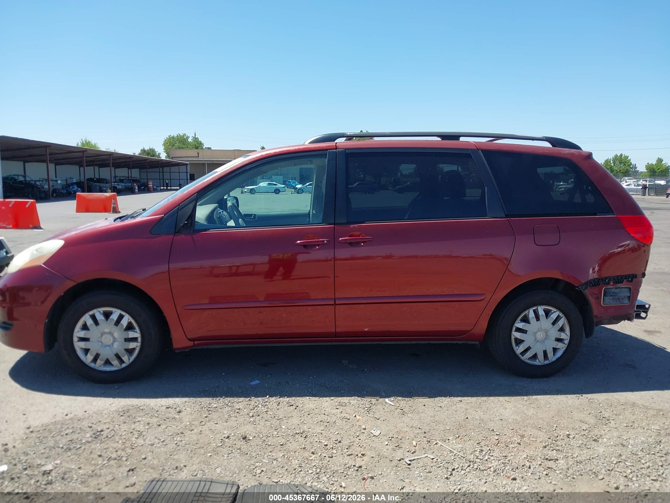 2010 Toyota Sienna Le Burgundy vin: 5TDKK4CC4AS343604