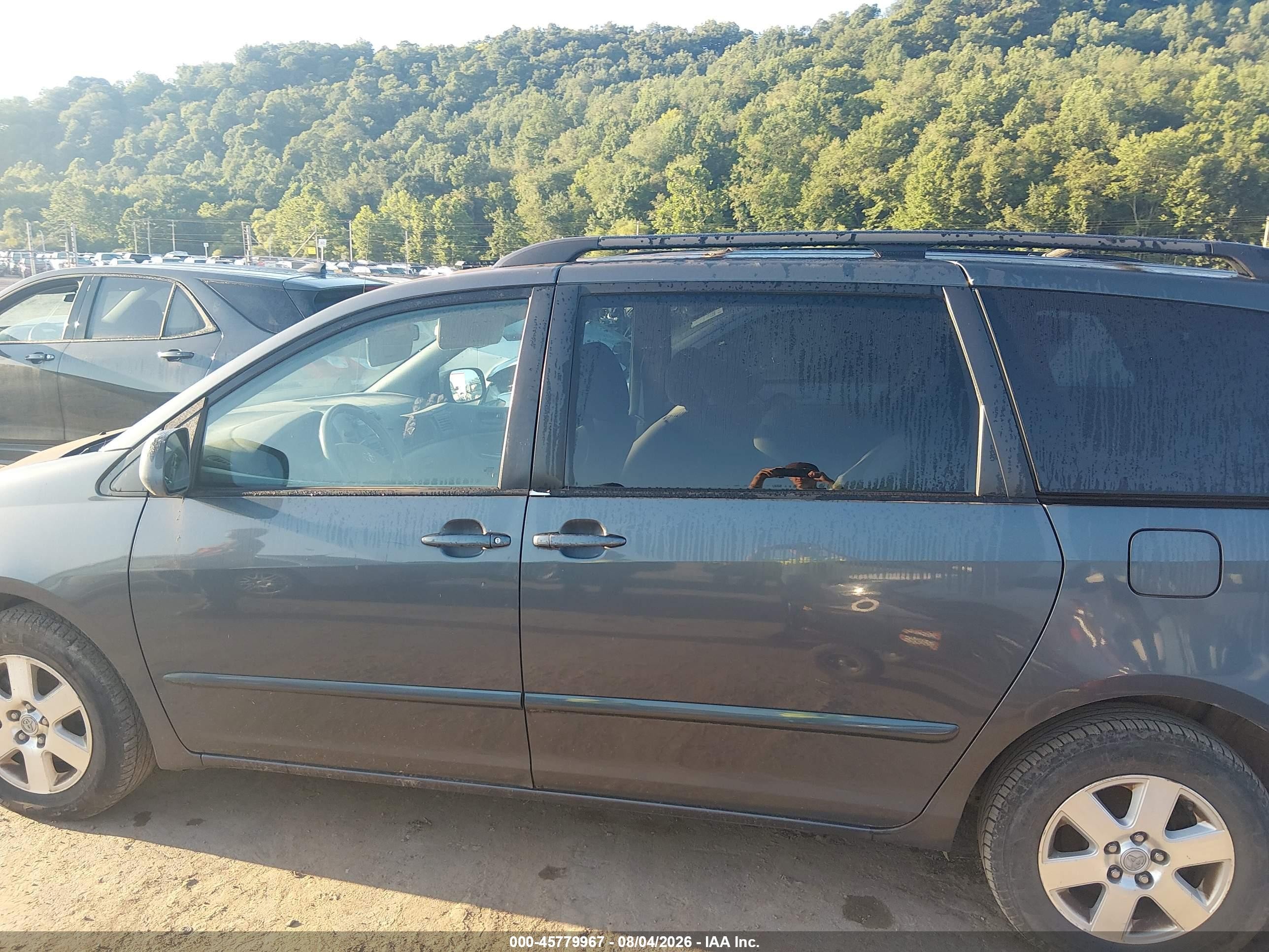 2010 Toyota Sienna Ce/le Gray vin: 5TDKK4CC4ASz93688