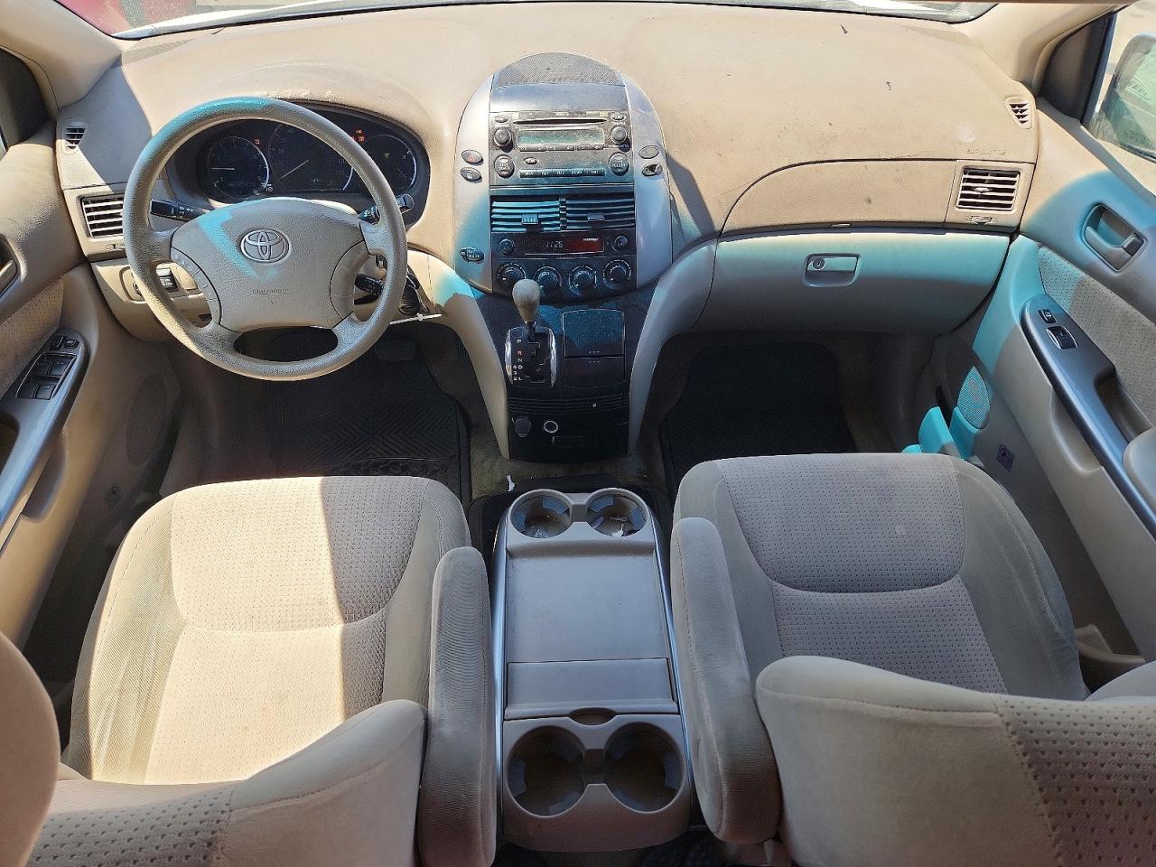 2010 Toyota Sienna Le 7-passenger White vin: 5TDKK4CC5AS290704