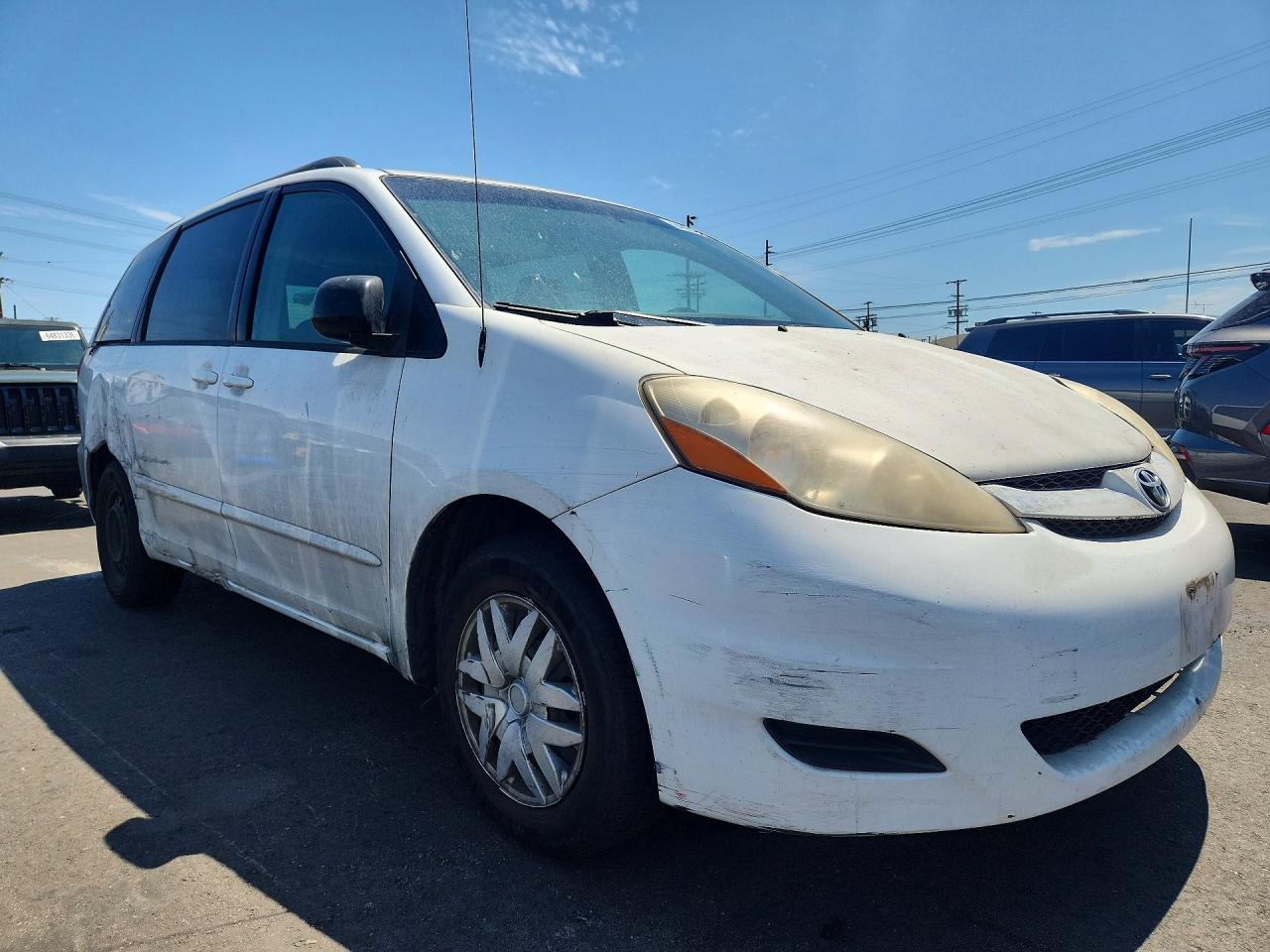 2010 Toyota Sienna Le 7-passenger White vin: 5TDKK4CC5AS290704