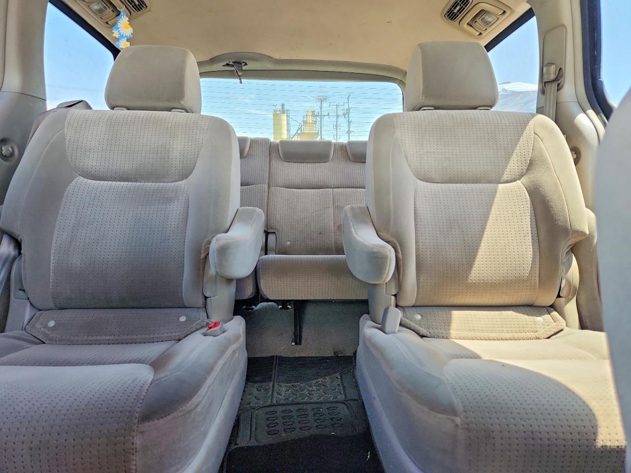 2010 Toyota Sienna Le 7-passenger White vin: 5TDKK4CC5AS290704