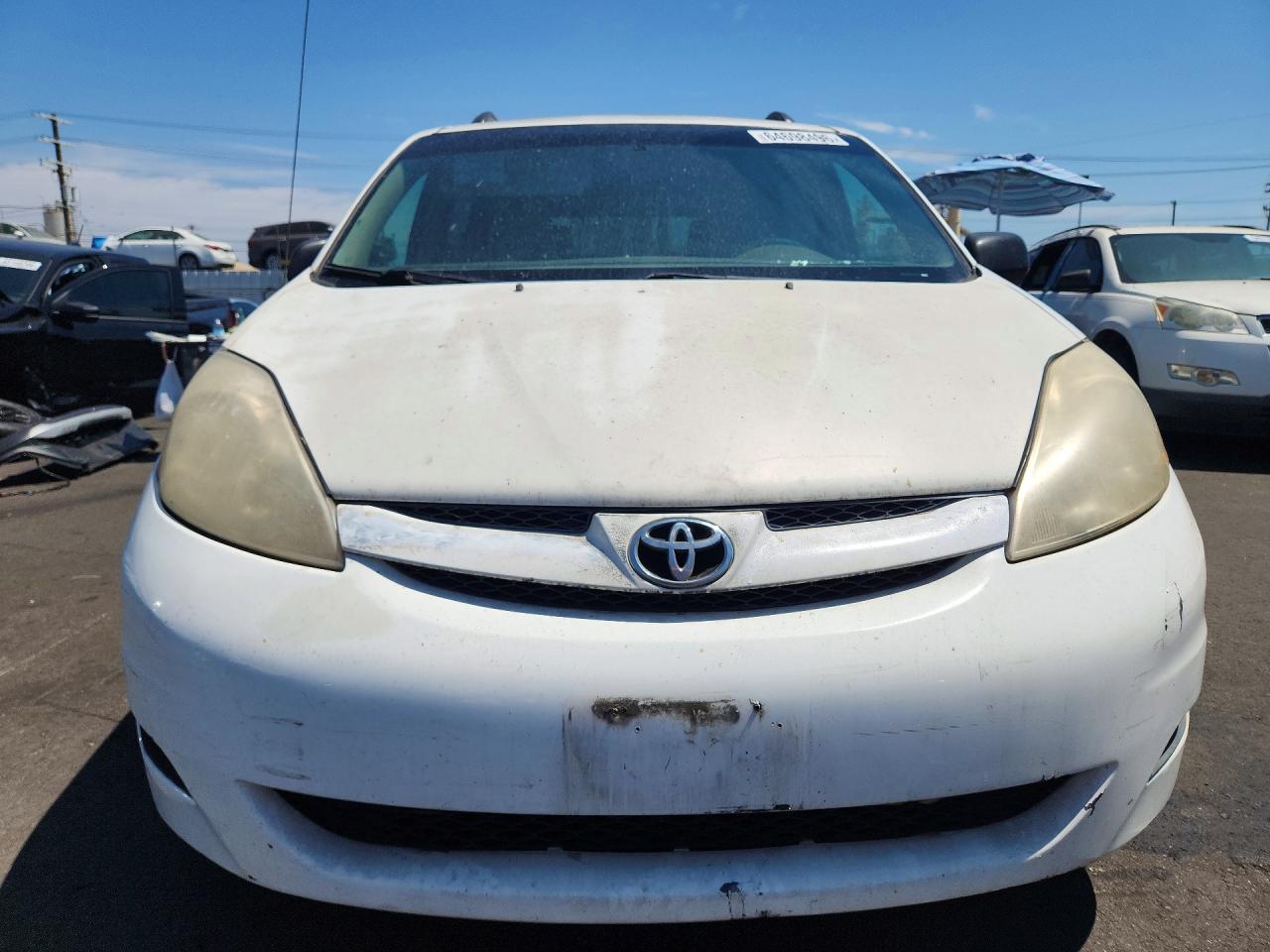 2010 Toyota Sienna Le 7-passenger White vin: 5TDKK4CC5AS290704