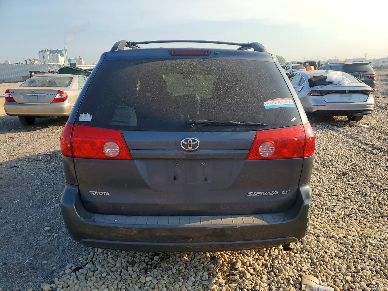 2010 Toyota Sienna Le 7-passenger Gray vin: 5TDKK4CC5AS291965