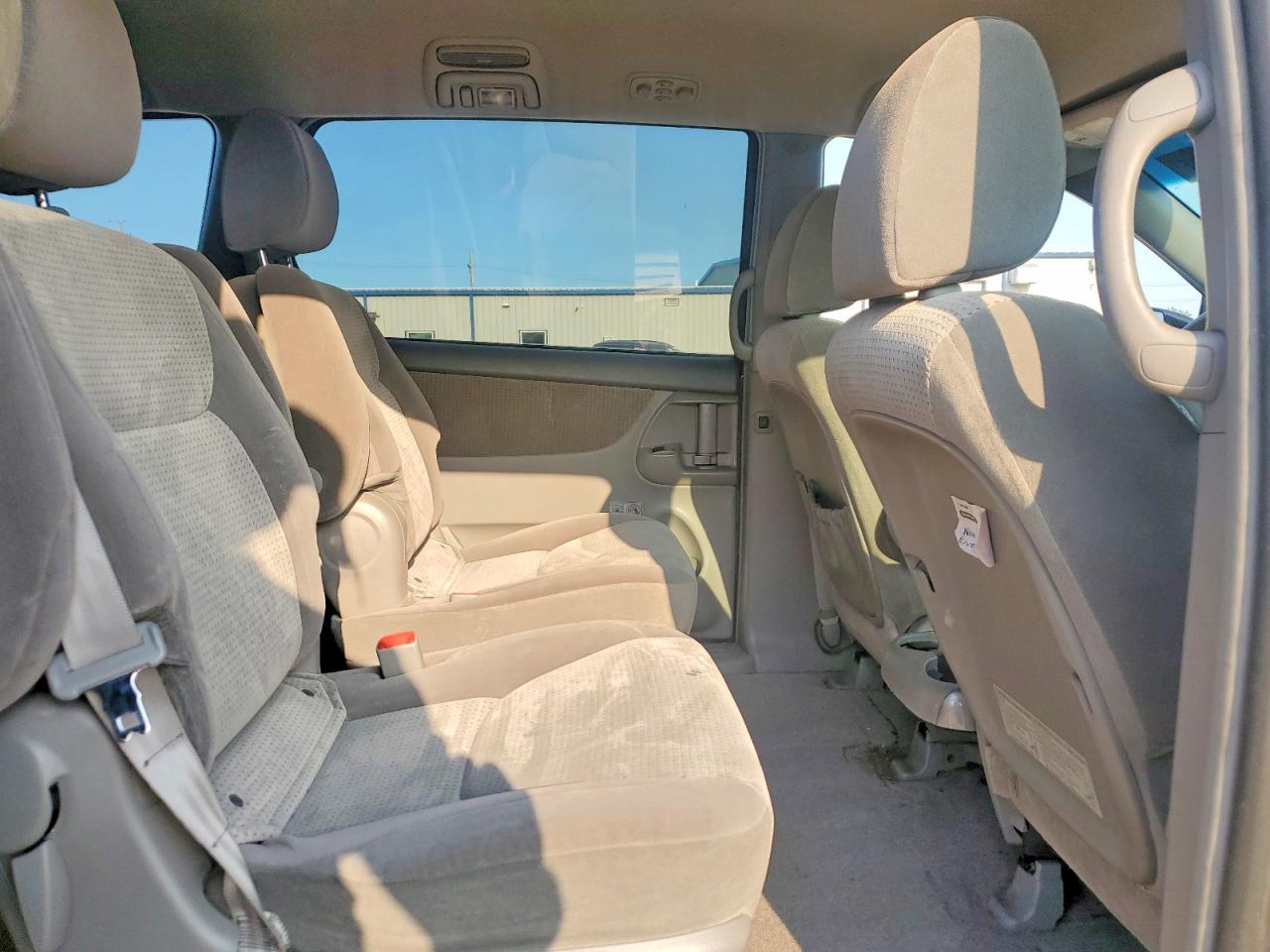 2010 Toyota Sienna Le 7-passenger Gray vin: 5TDKK4CC5AS291965