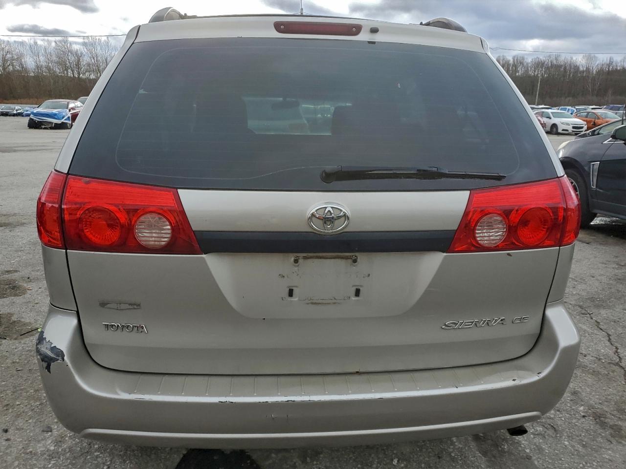 2010 Toyota Sienna Ce Silver vin: 5TDKK4CC5AS293764