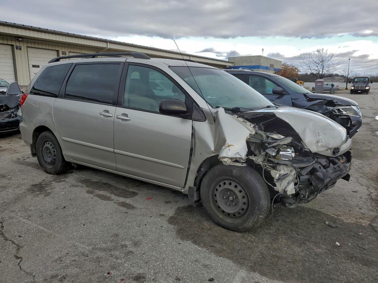 2010 Toyota Sienna Ce Silver vin: 5TDKK4CC5AS293764