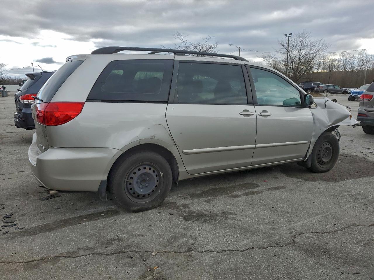 2010 Toyota Sienna Ce Silver vin: 5TDKK4CC5AS293764