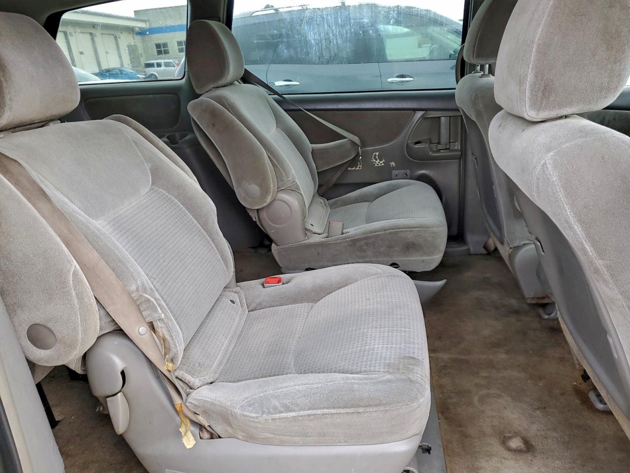 2010 Toyota Sienna Ce Silver vin: 5TDKK4CC5AS293764