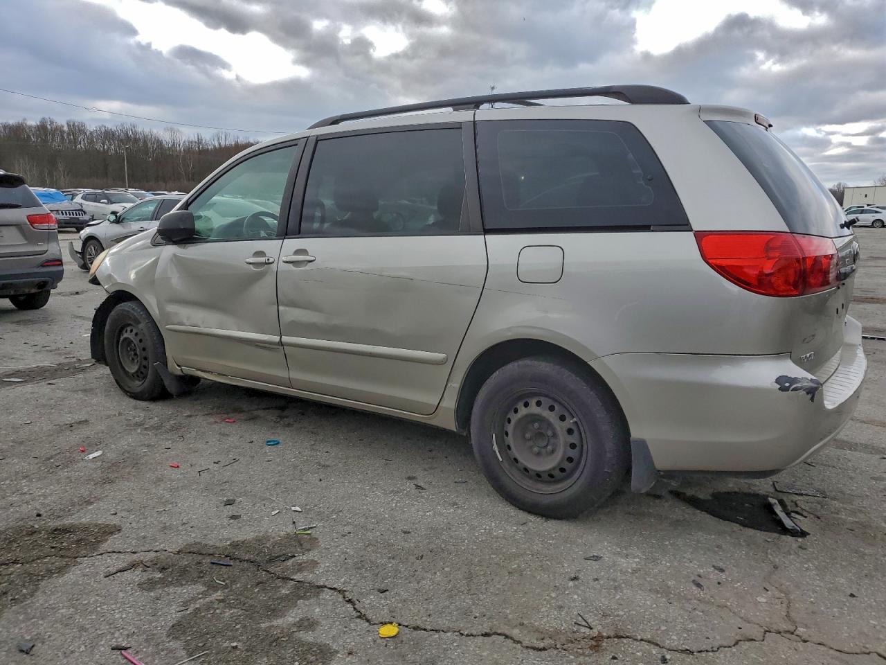 2010 Toyota Sienna Ce Silver vin: 5TDKK4CC5AS293764