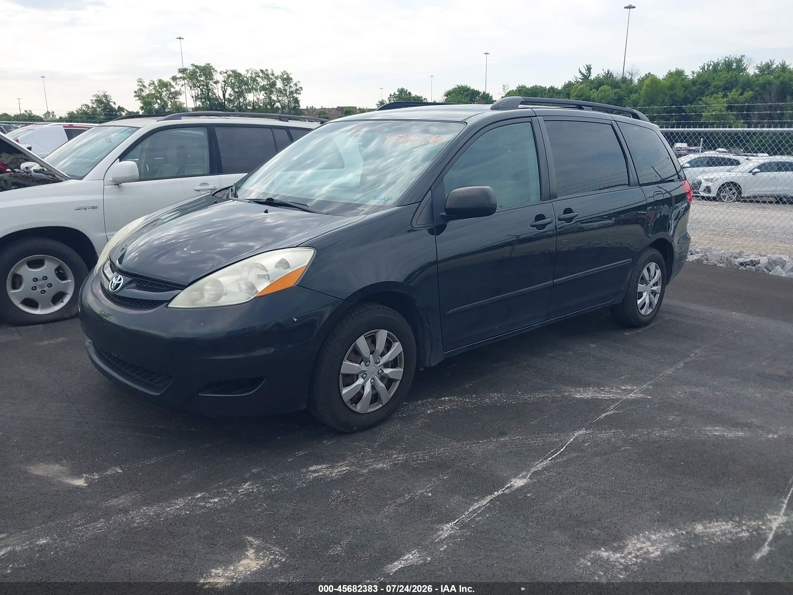 2010 Toyota Sienna Le Black vin: 5TDKK4CC5AS299435