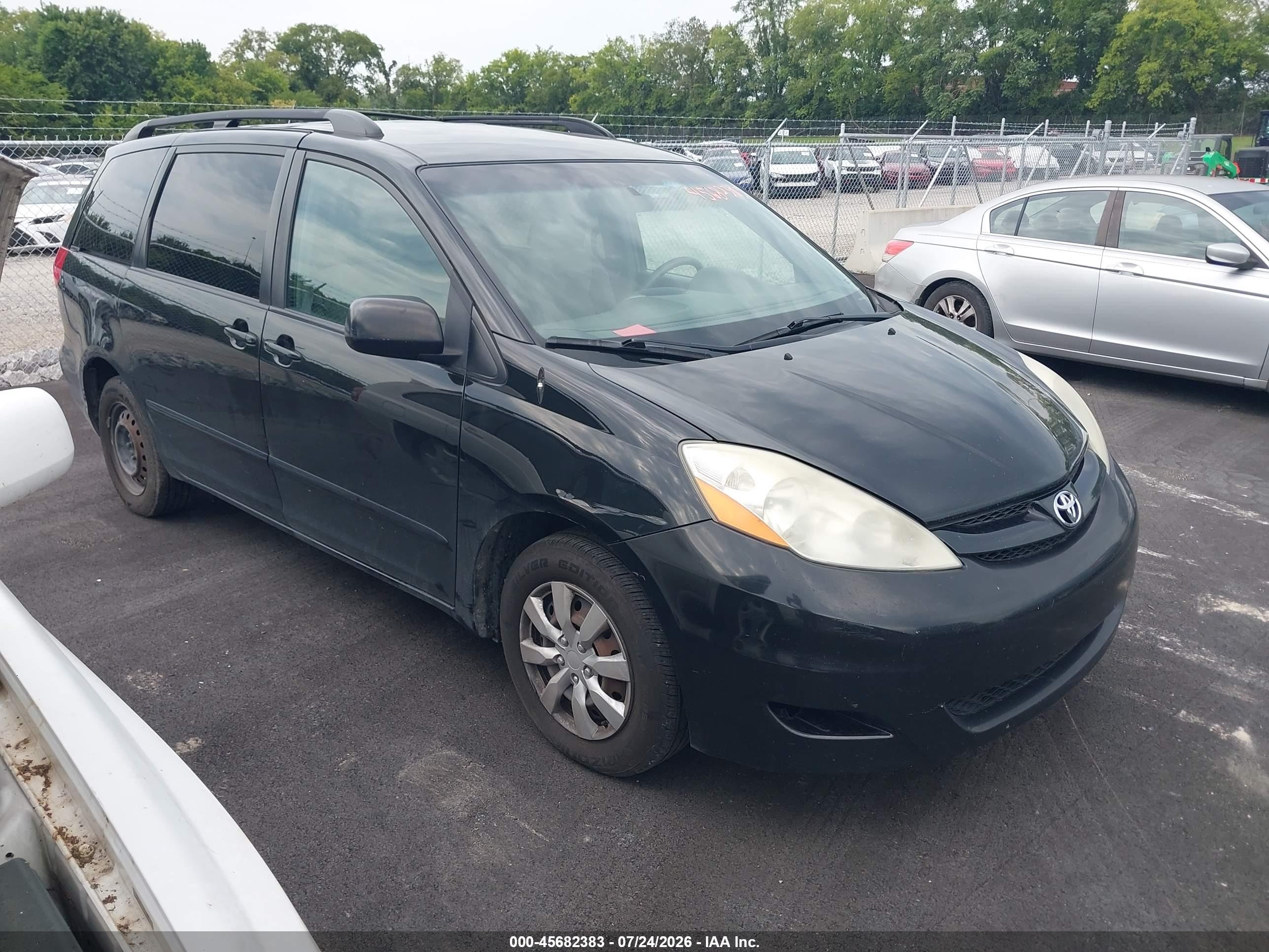 2010 Toyota Sienna Le Black vin: 5TDKK4CC5AS299435