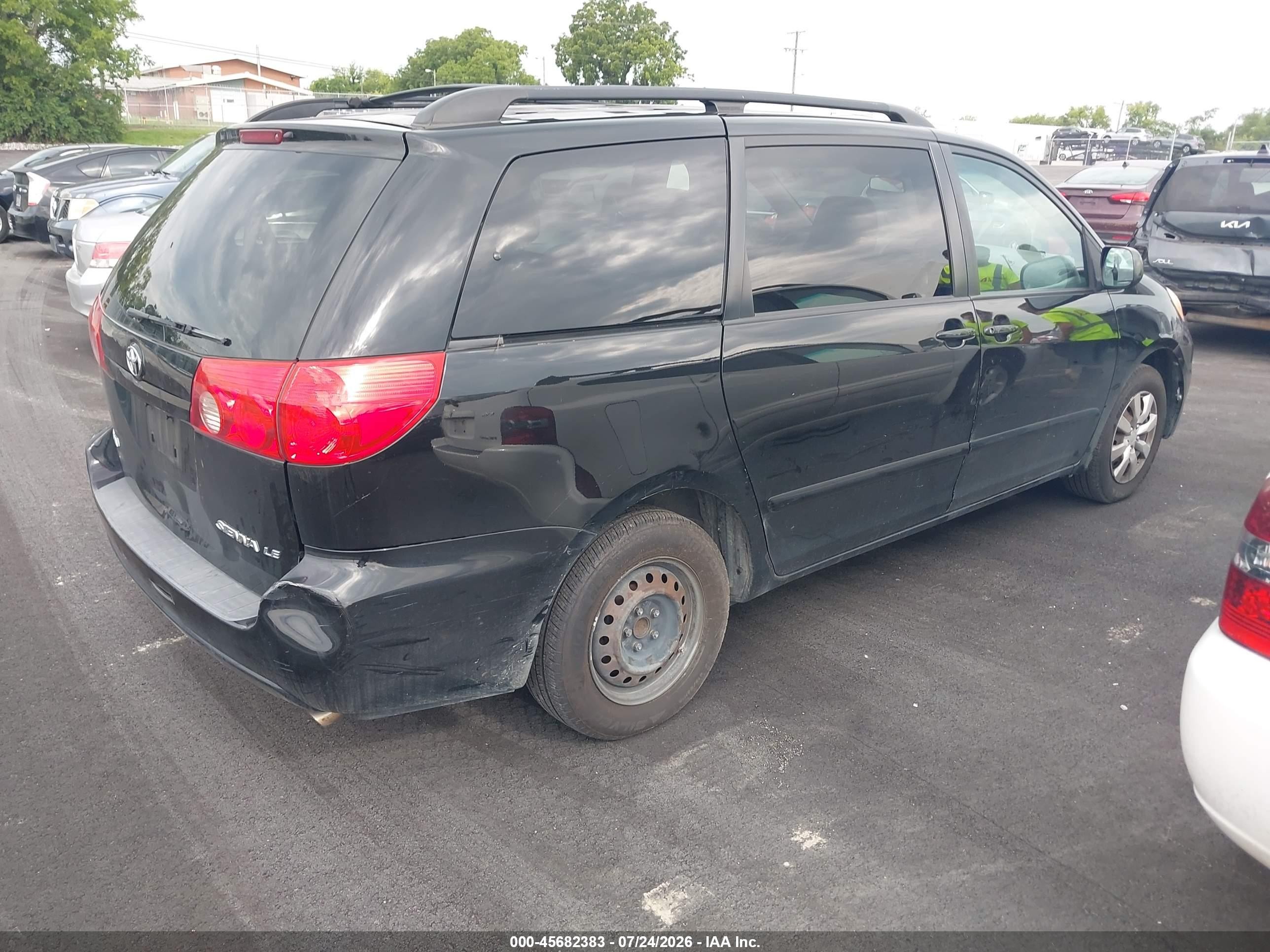 2010 Toyota Sienna Le Black vin: 5TDKK4CC5AS299435