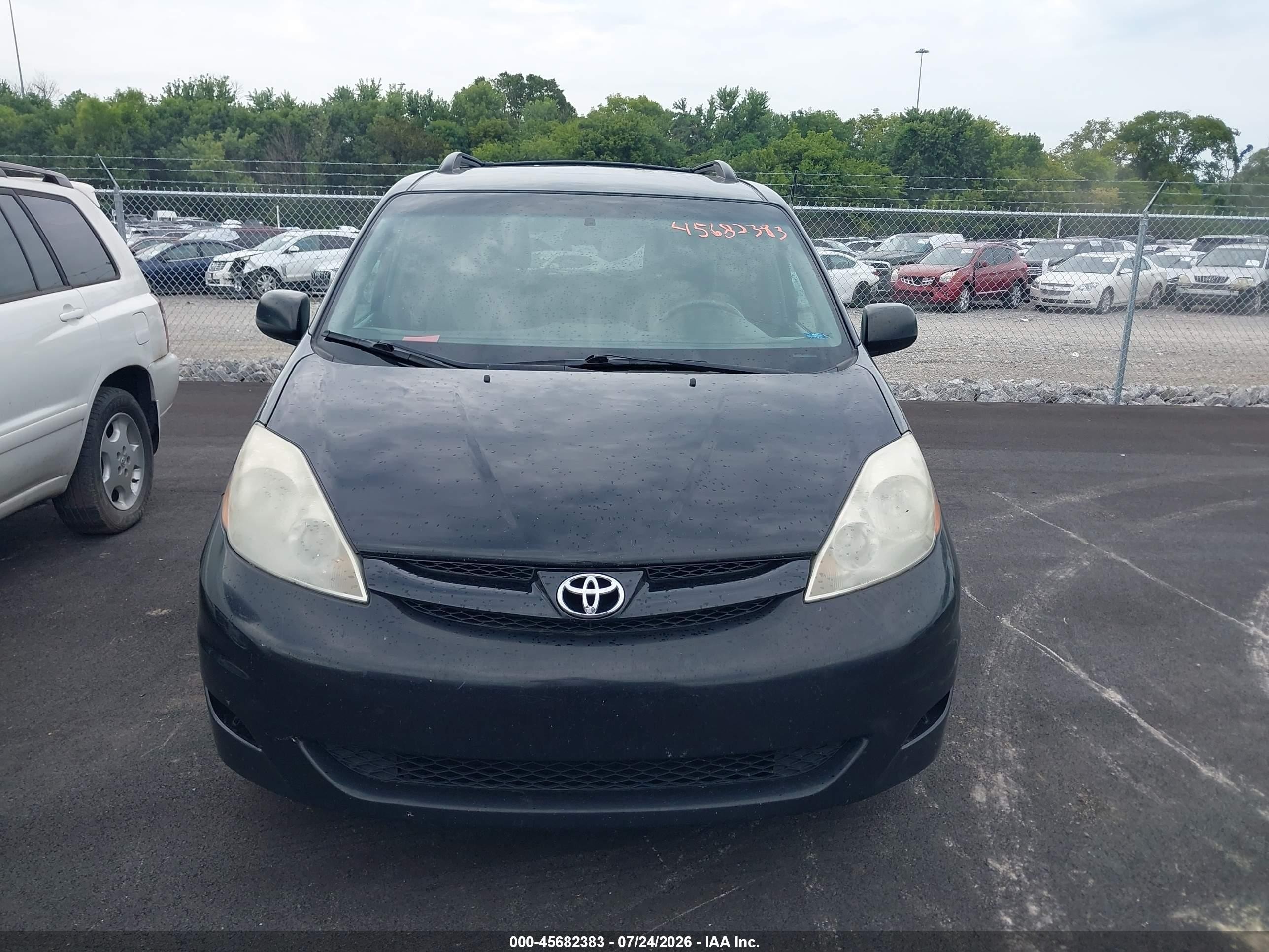 2010 Toyota Sienna Le Black vin: 5TDKK4CC5AS299435