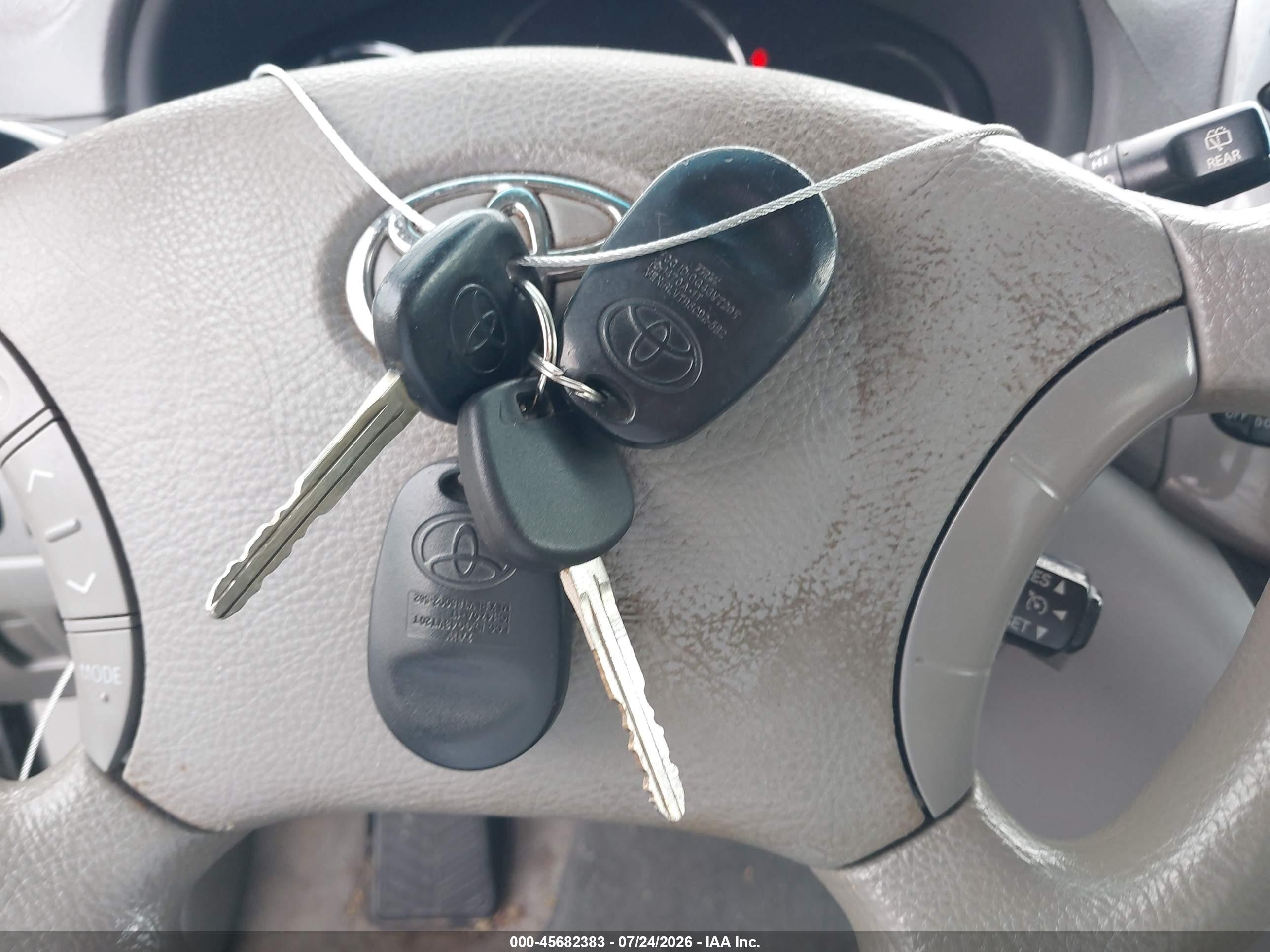 2010 Toyota Sienna Le Black vin: 5TDKK4CC5AS299435