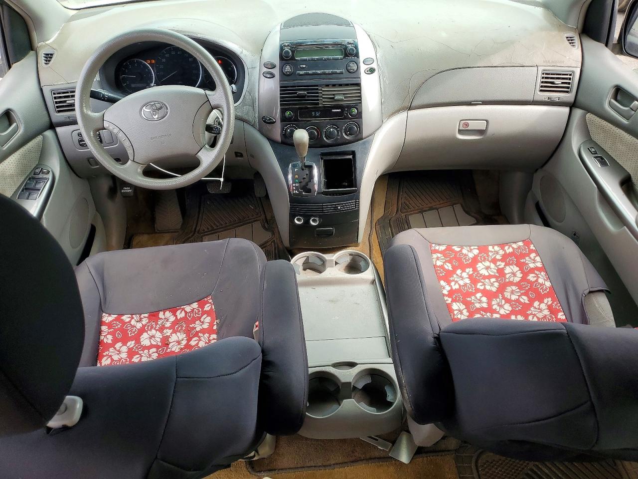 2010 Toyota Sienna Le 7-passenger White vin: 5TDKK4CC5AS306979