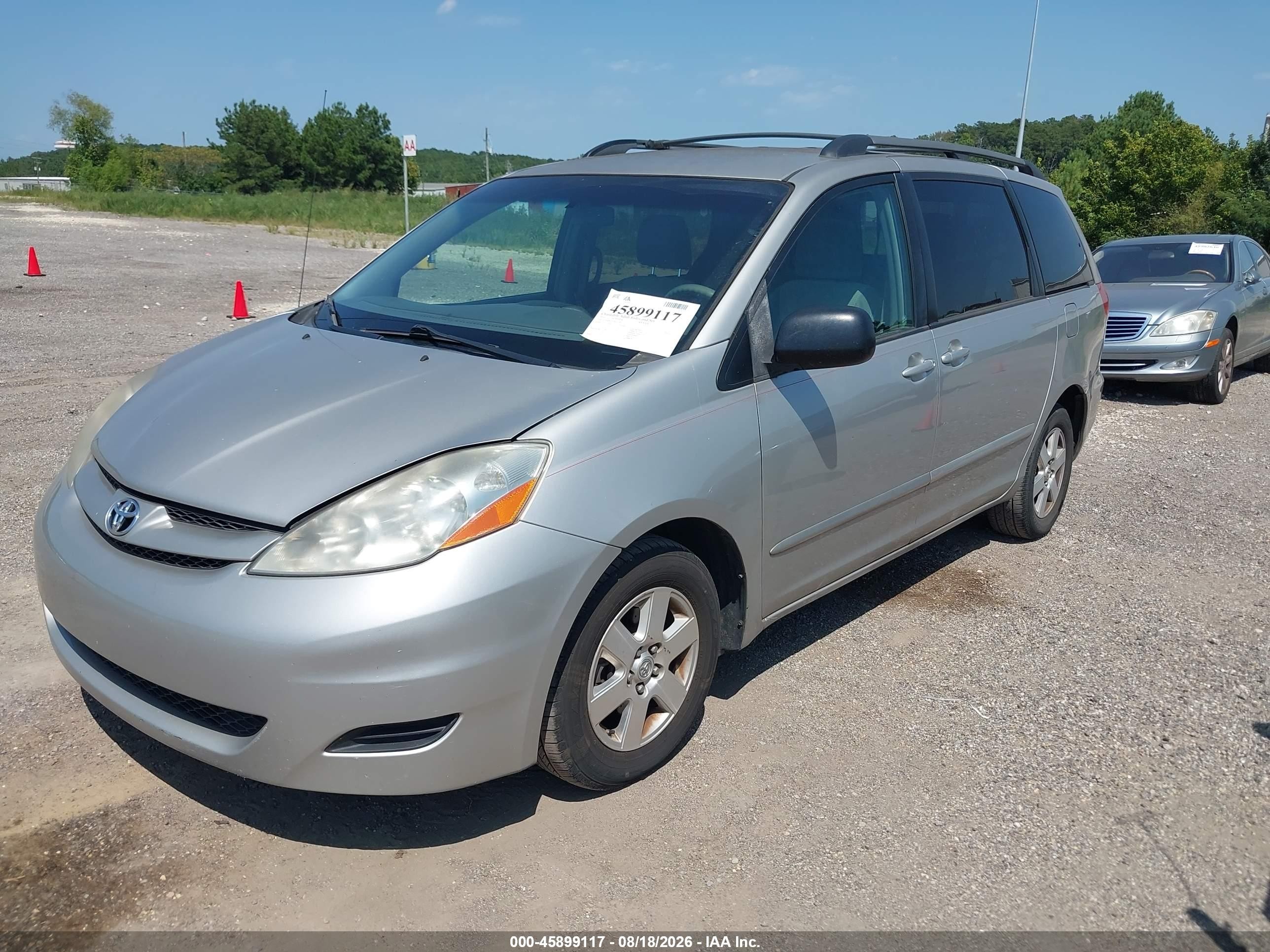 2010 Toyota Sienna Le Silver vin: 5TDKK4CC5AS313303