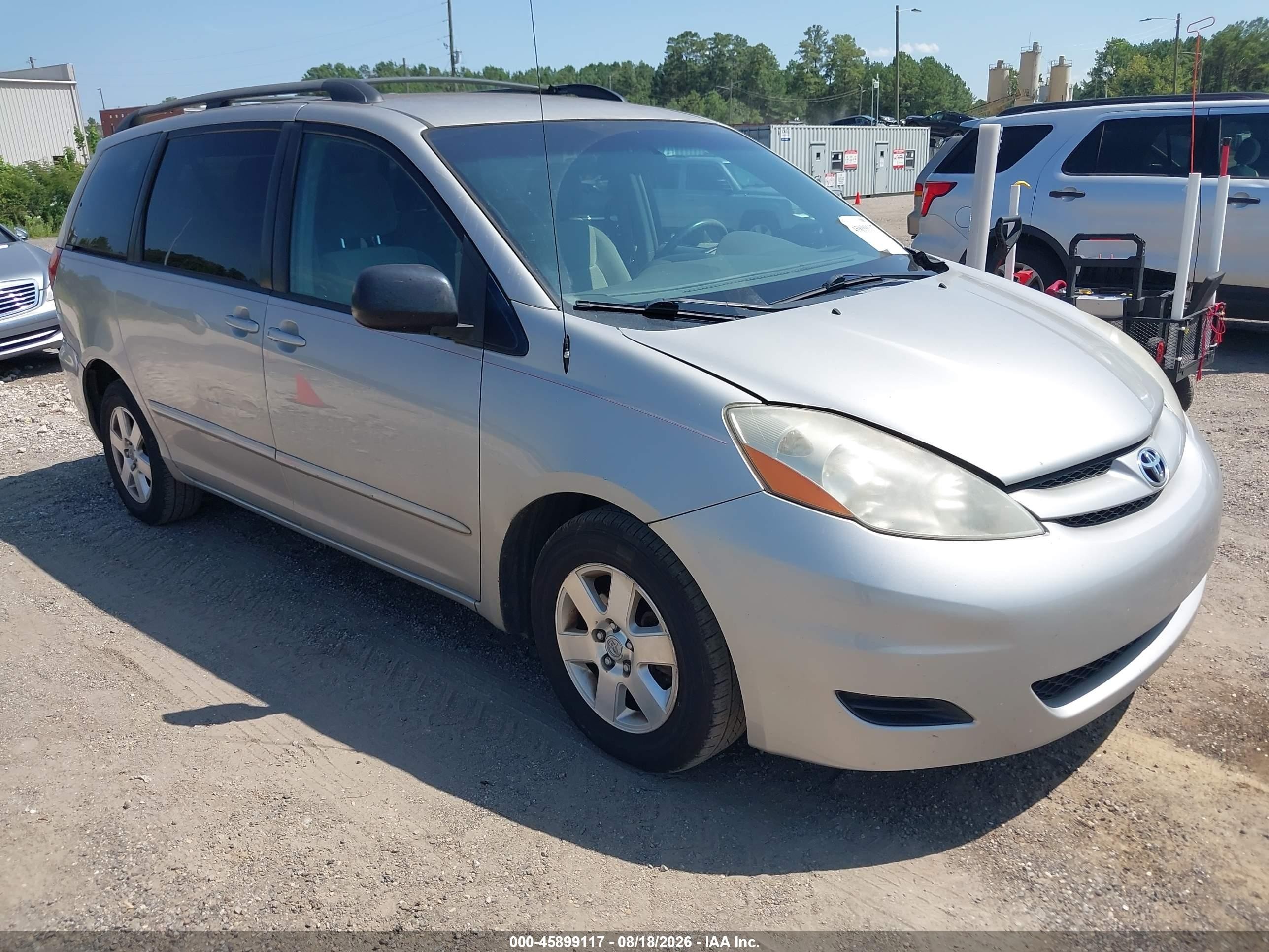 2010 Toyota Sienna Le Серебряный vin: 5TDKK4CC5AS313303