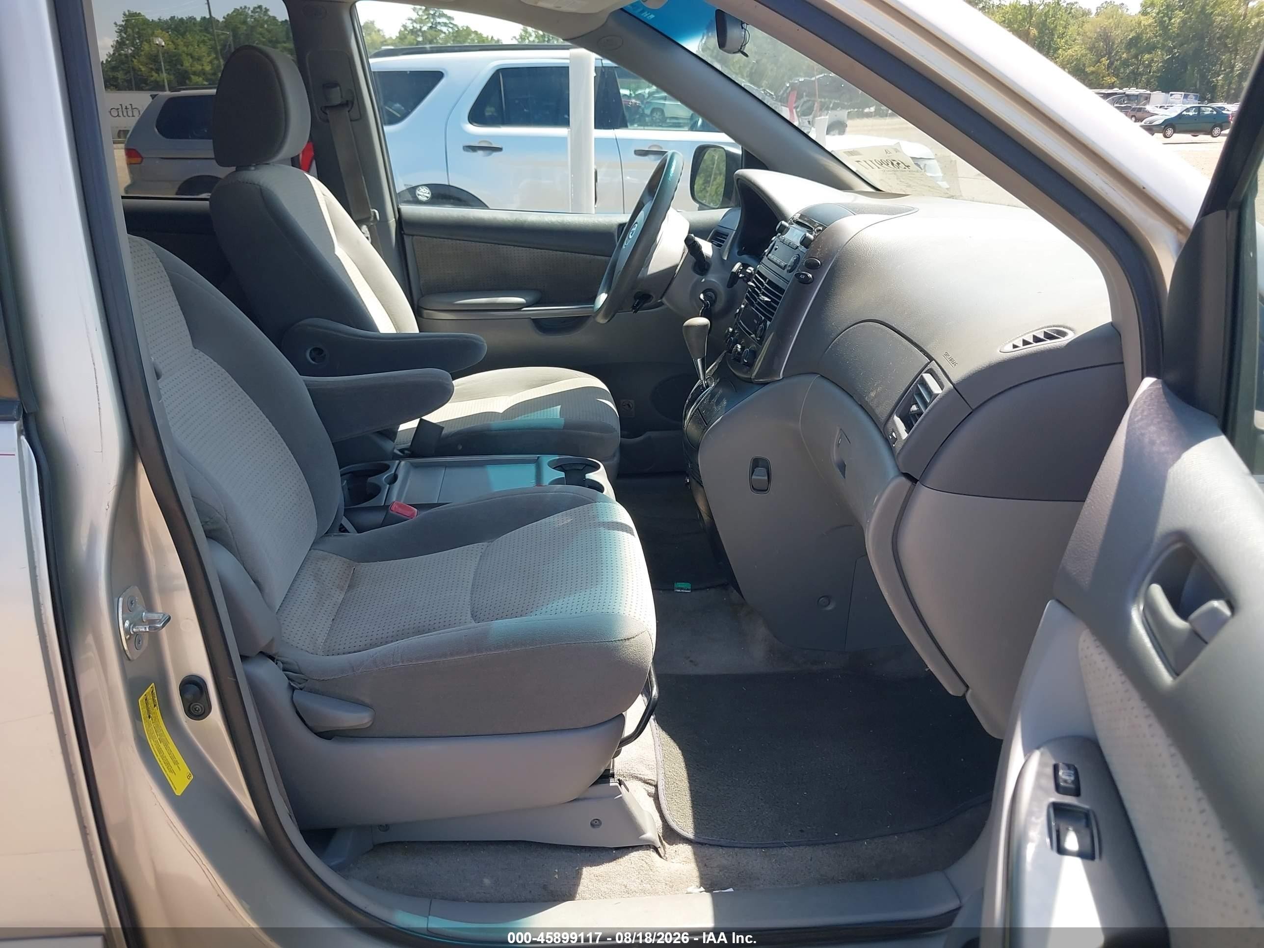 2010 Toyota Sienna Le Silver vin: 5TDKK4CC5AS313303