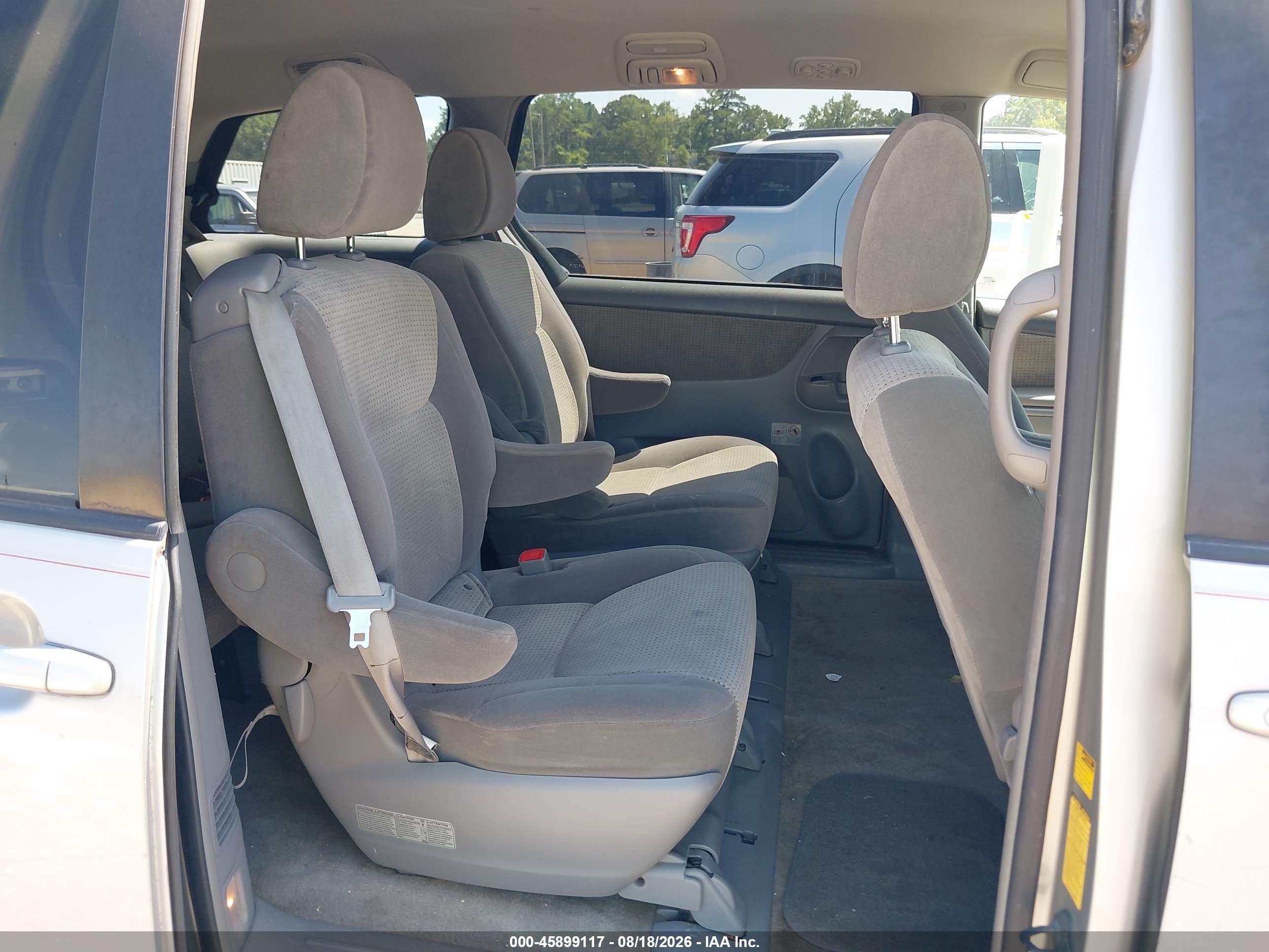 2010 Toyota Sienna Le Silver vin: 5TDKK4CC5AS313303