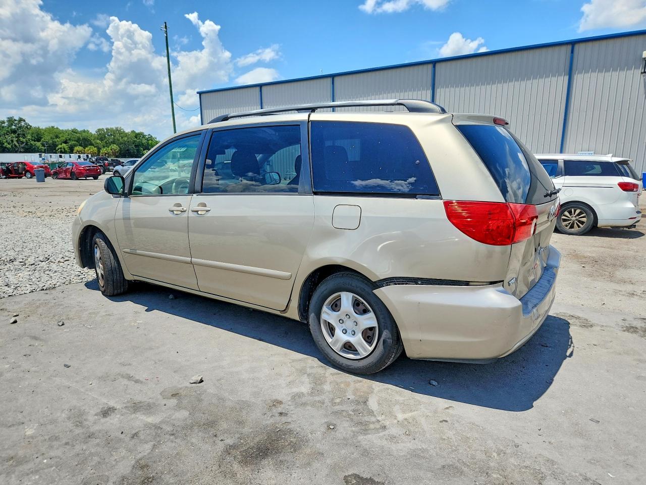 2010 Toyota Sienna Le 8-passenger Gold vin: 5TDKK4CC5AS314998