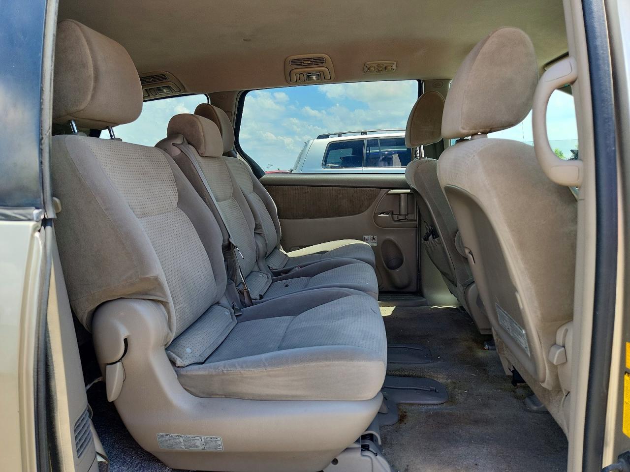 2010 Toyota Sienna Le 8-passenger Gold vin: 5TDKK4CC5AS314998