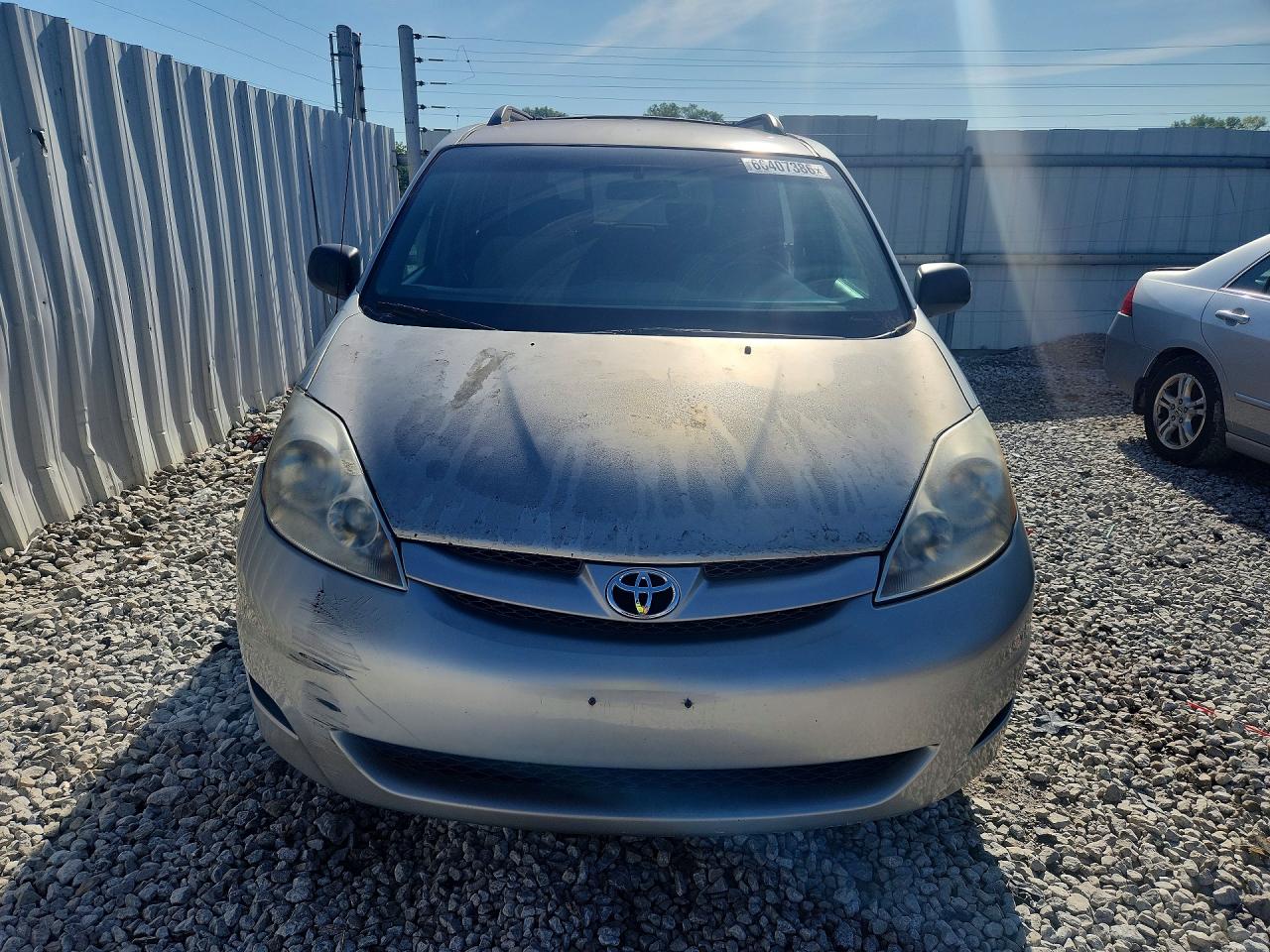 2010 Toyota Sienna Le 8-passenger Серебряный vin: 5TDKK4CC5AS329856