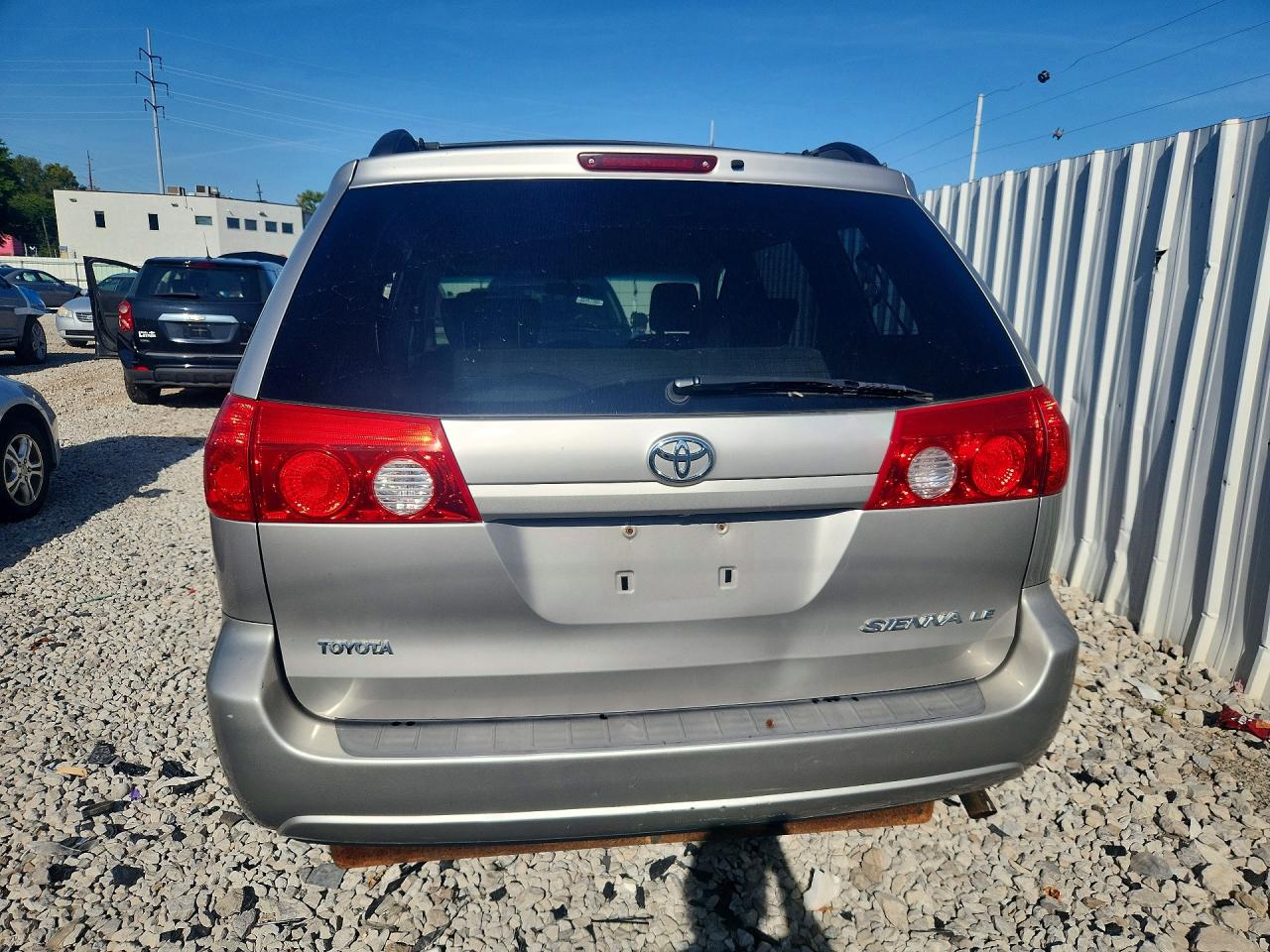 2010 Toyota Sienna Le 8-passenger Серебряный vin: 5TDKK4CC5AS329856