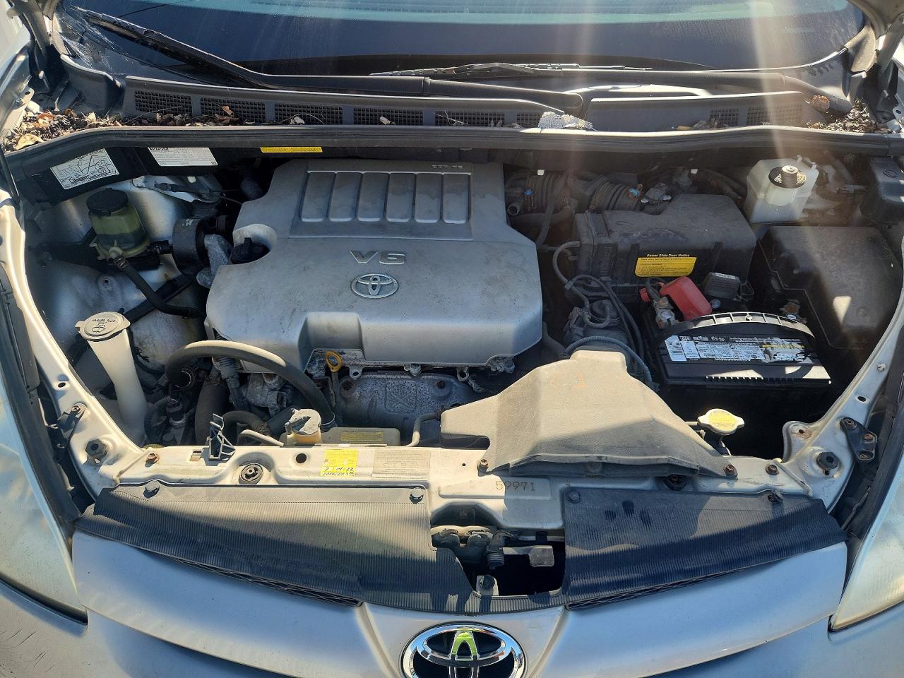 2010 Toyota Sienna Le 8-passenger Серебряный vin: 5TDKK4CC5AS329856