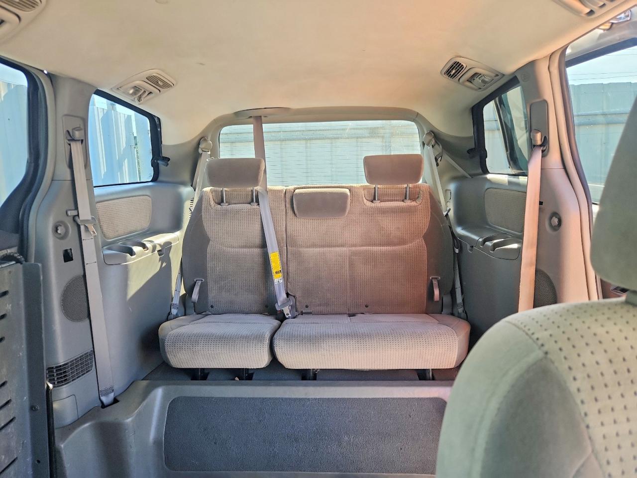 2010 Toyota Sienna Le 8-passenger Серебряный vin: 5TDKK4CC5AS329856