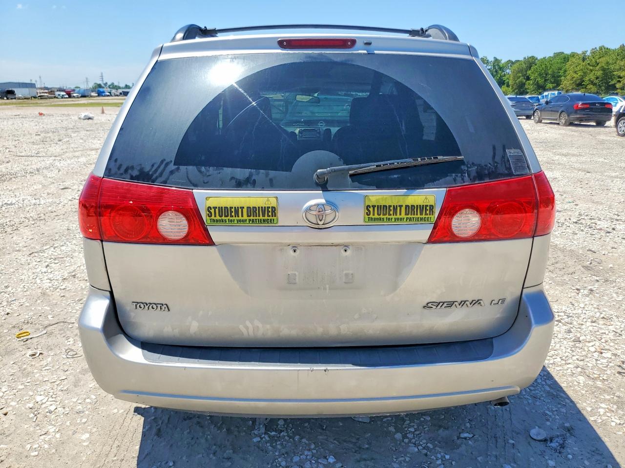 2010 Toyota Sienna Le 7-passenger Silver vin: 5TDKK4CC5AS336094
