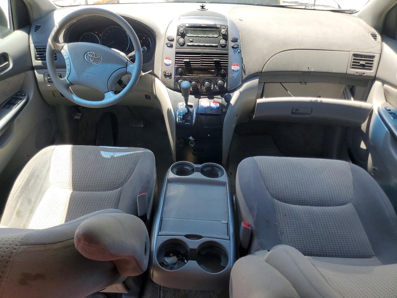 2010 Toyota Sienna Le 7-passenger Silver vin: 5TDKK4CC5AS336094