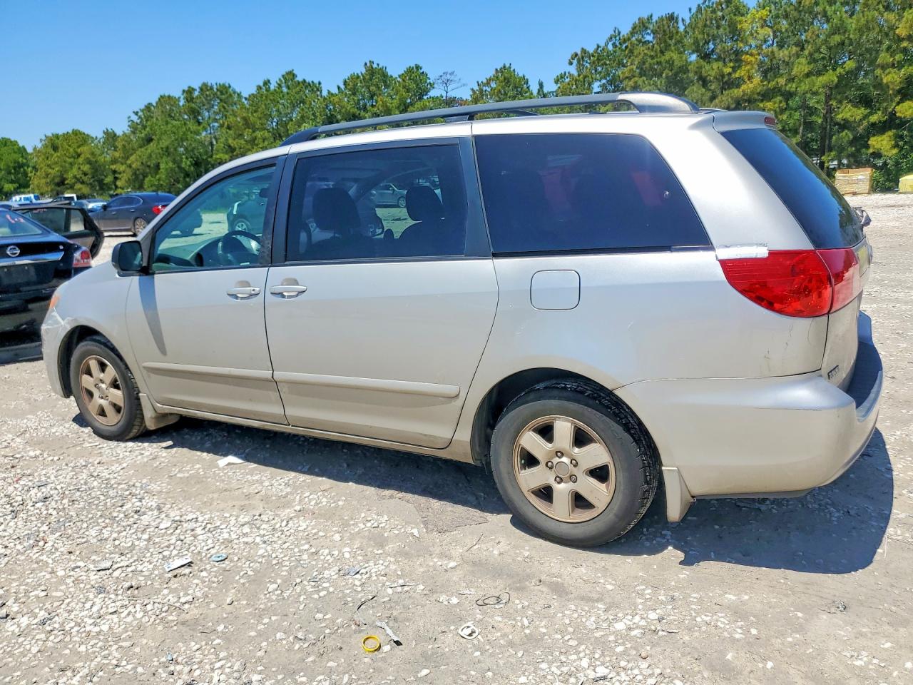 2010 Toyota Sienna Le 7-passenger Silver vin: 5TDKK4CC5AS336094