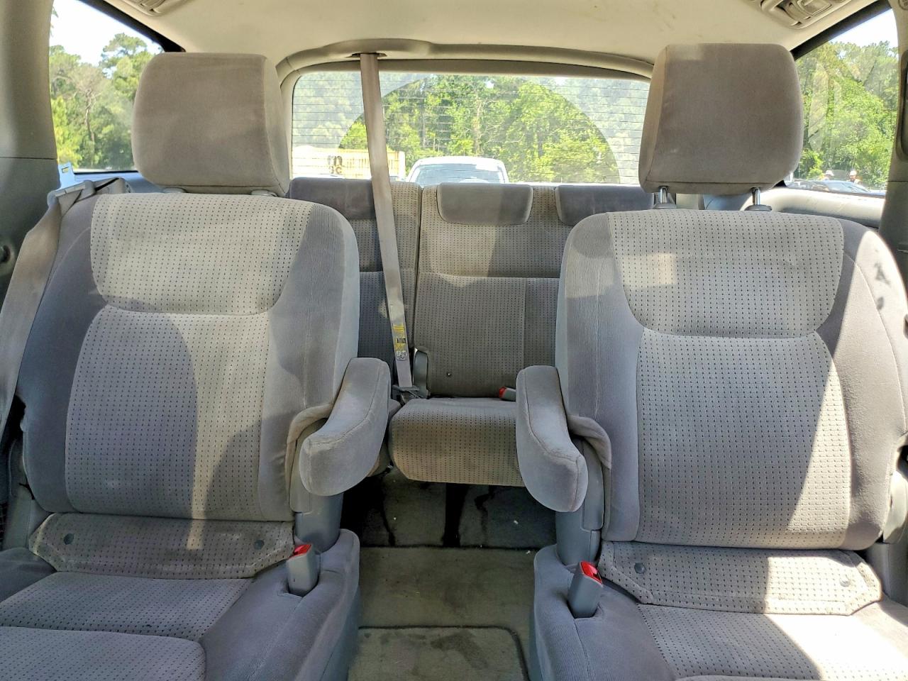 2010 Toyota Sienna Le 7-passenger Silver vin: 5TDKK4CC5AS336094