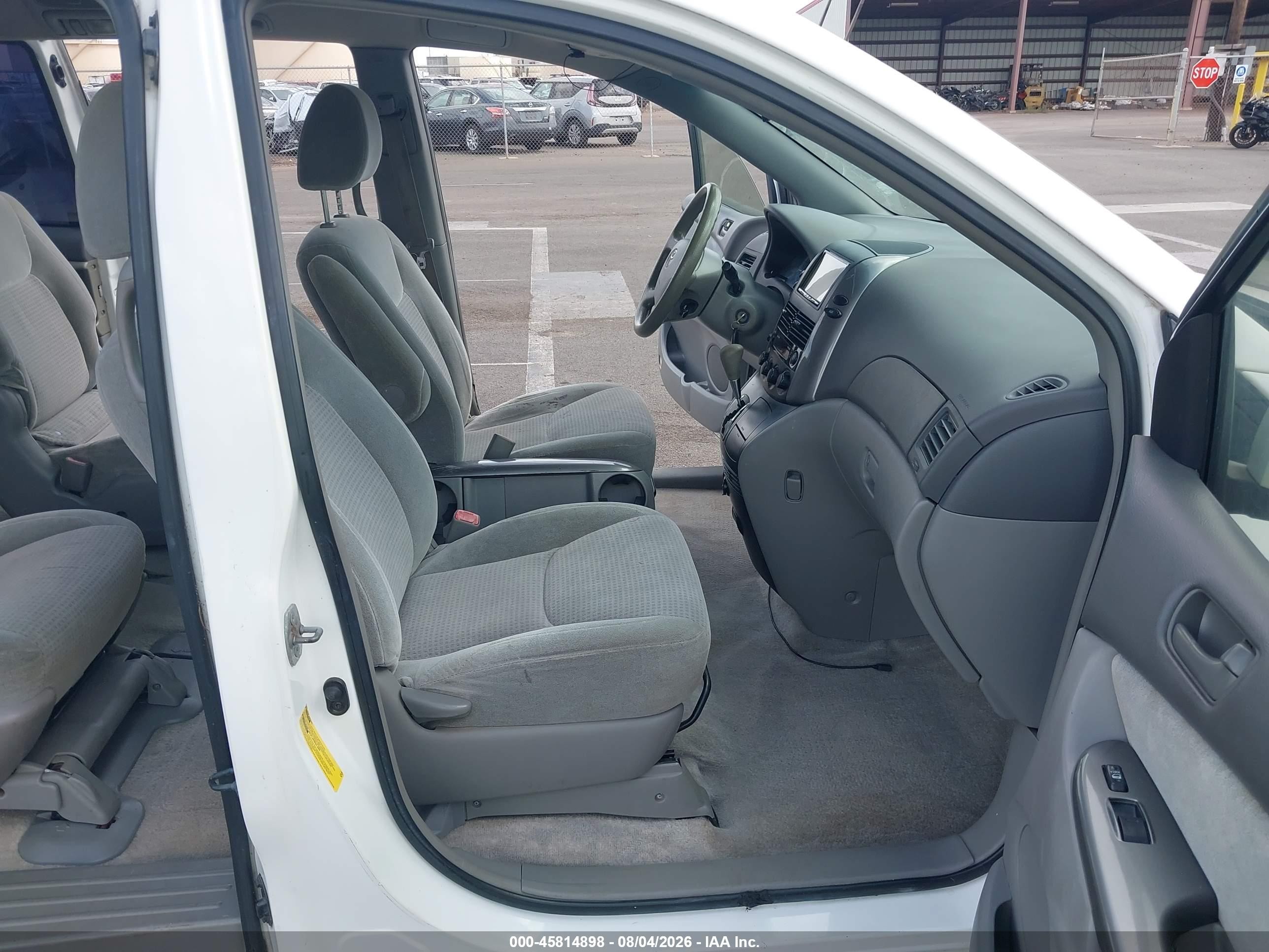 2010 Toyota Sienna Le Белый vin: 5TDKK4CC6AS289089