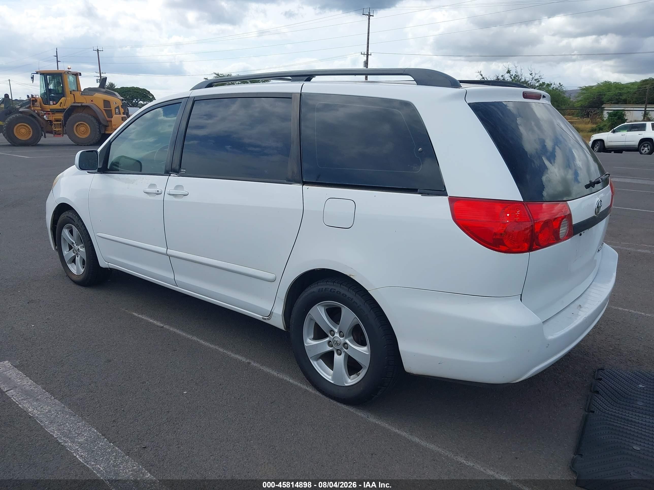 2010 Toyota Sienna Le Белый vin: 5TDKK4CC6AS289089