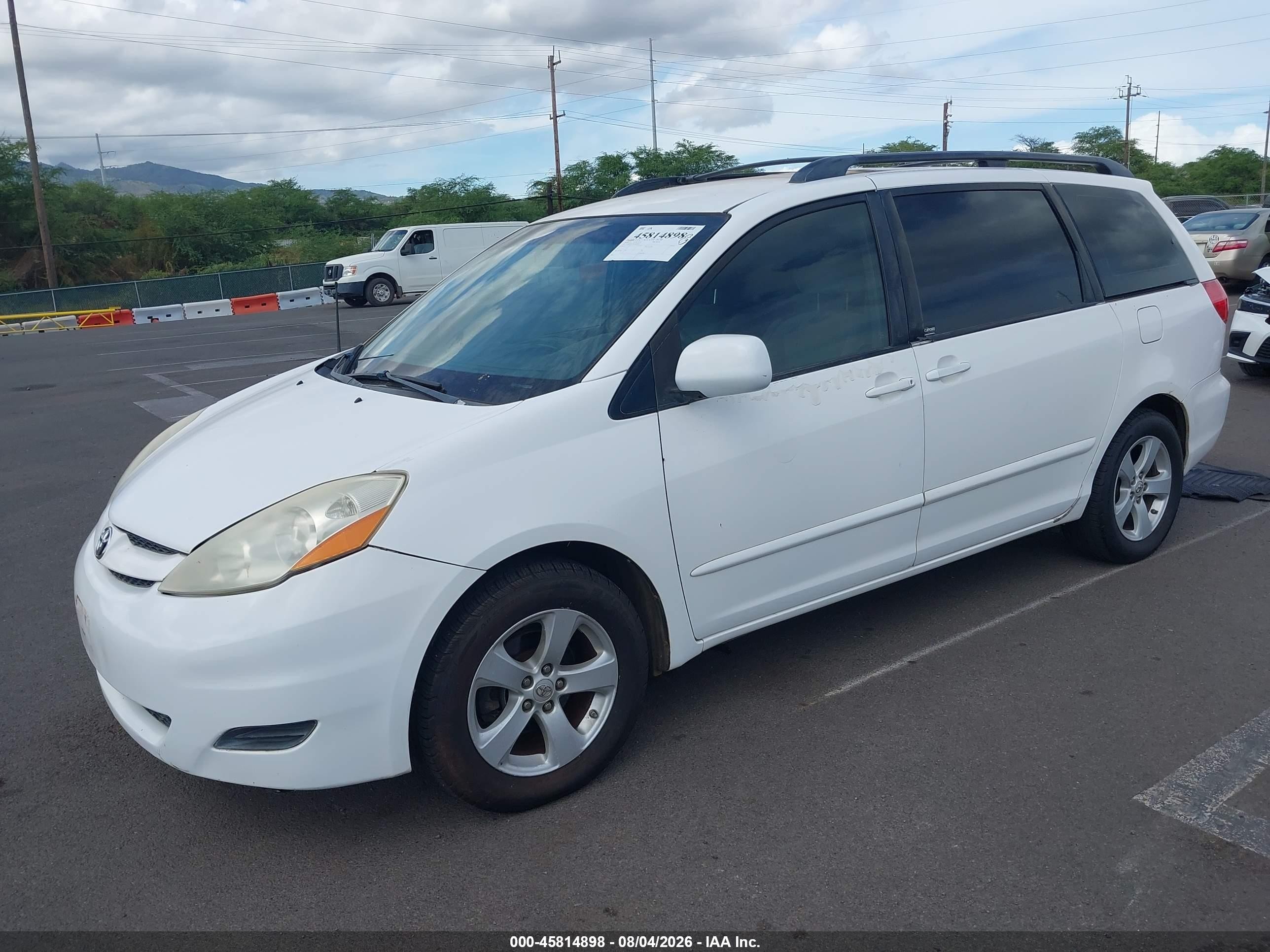 2010 Toyota Sienna Le Белый vin: 5TDKK4CC6AS289089