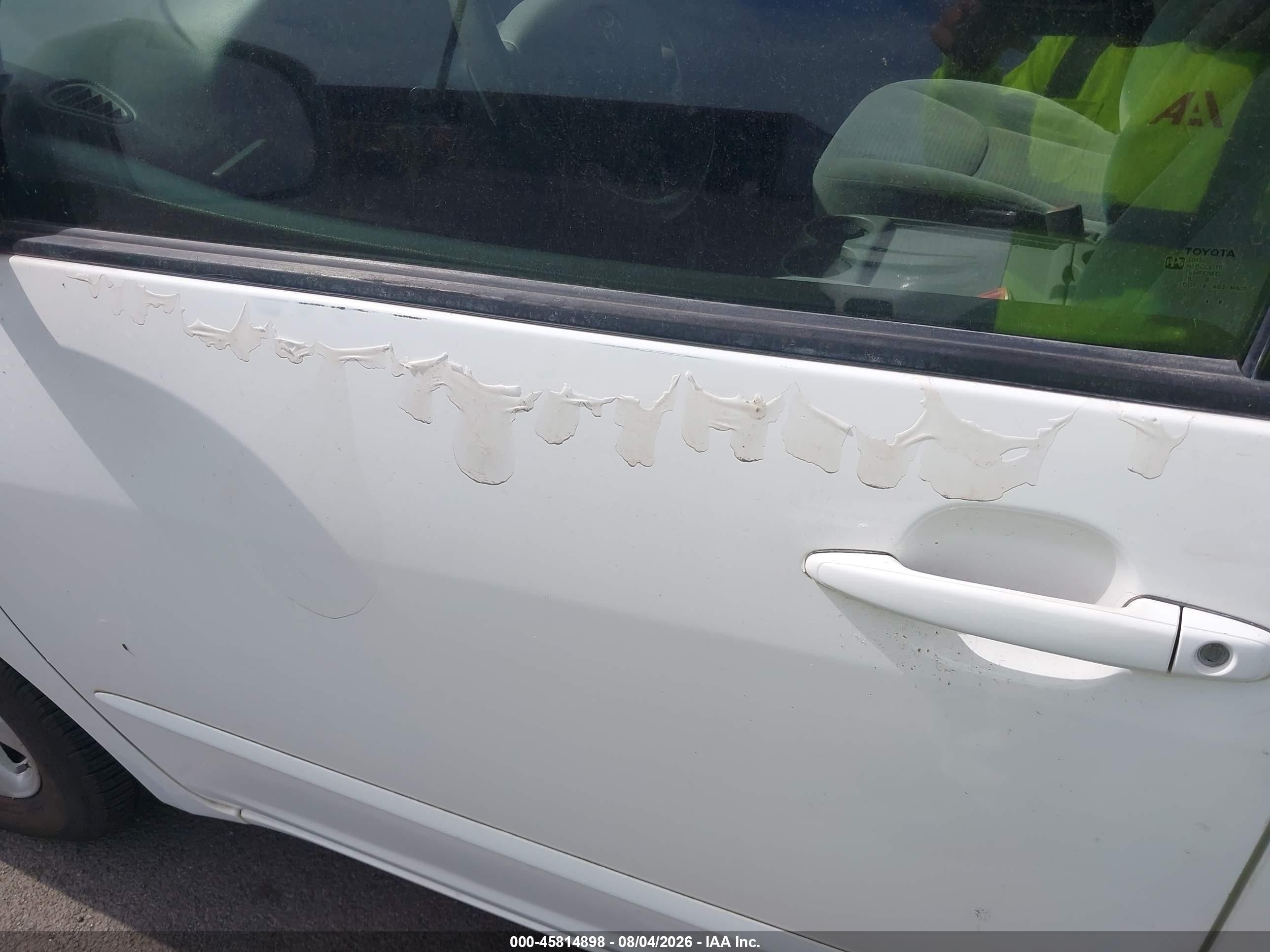 2010 Toyota Sienna Le Белый vin: 5TDKK4CC6AS289089