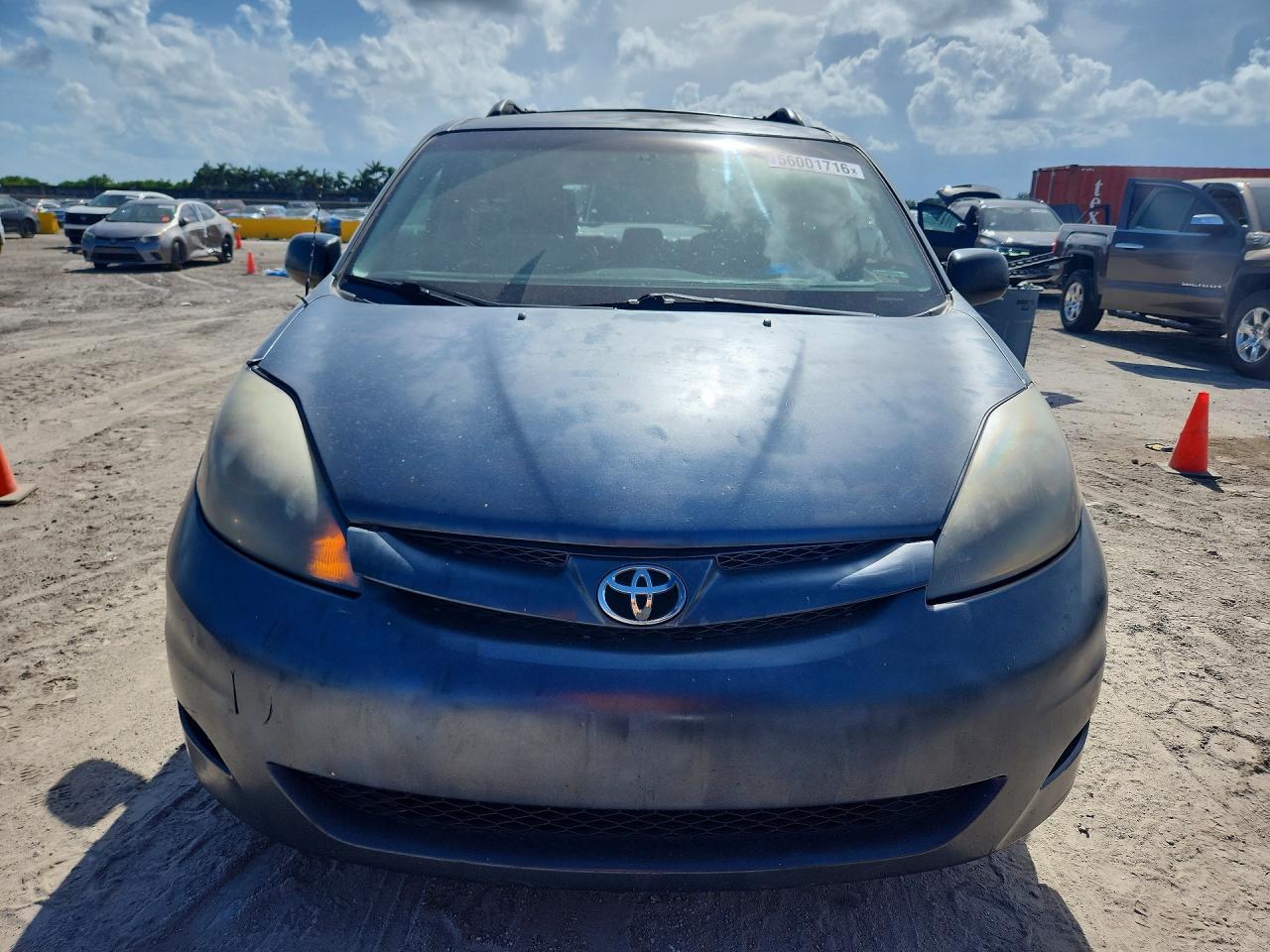 2010 Toyota Sienna Le 8-passenger Silver vin: 5TDKK4CC6AS296284