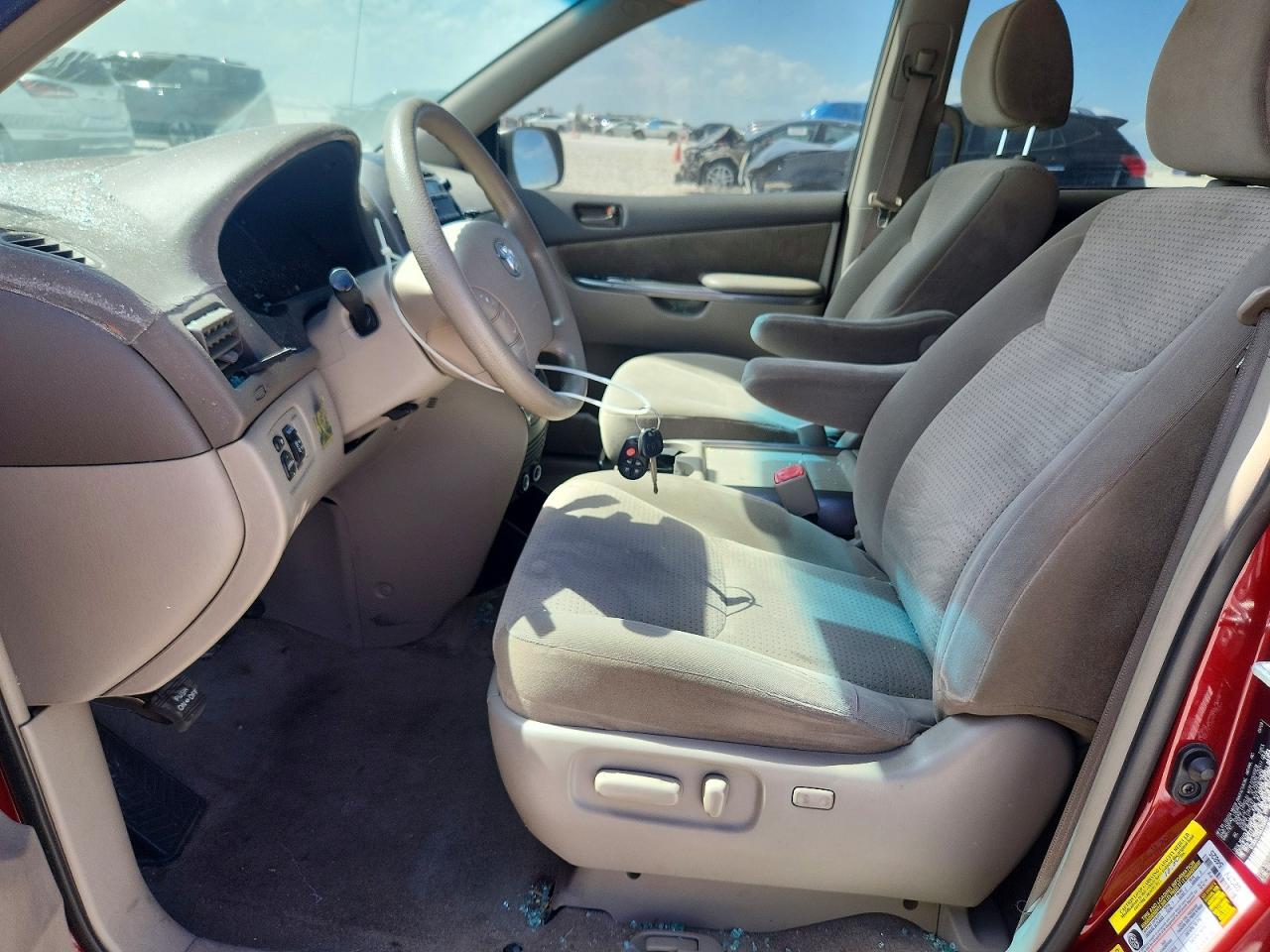 2010 Toyota Sienna Le 7-passenger Red vin: 5TDKK4CC6AS306991