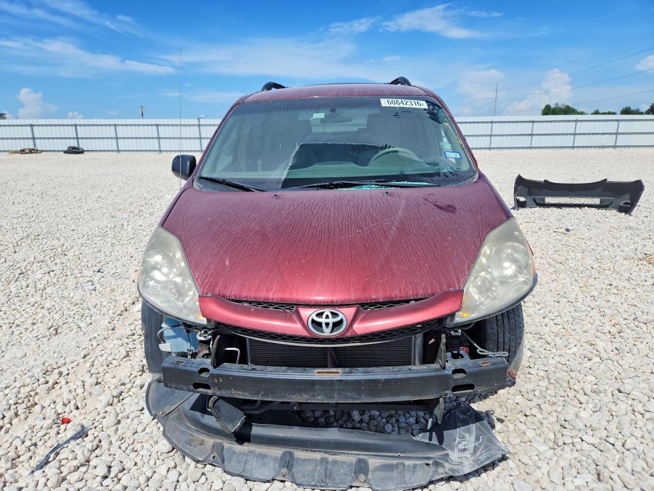 2010 Toyota Sienna Le 7-passenger Red vin: 5TDKK4CC6AS306991