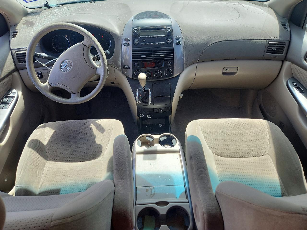 2010 Toyota Sienna Le 7-passenger Red vin: 5TDKK4CC6AS306991