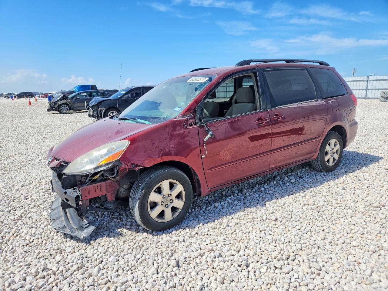 2010 Toyota Sienna Le 7-passenger Red vin: 5TDKK4CC6AS306991