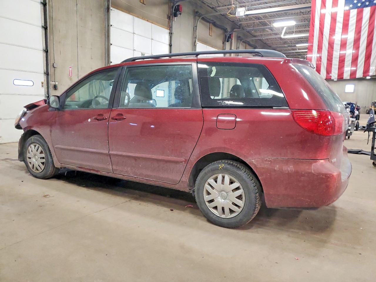 2010 Toyota Sienna Ce 7-passenger Red vin: 5TDKK4CC6AS314248