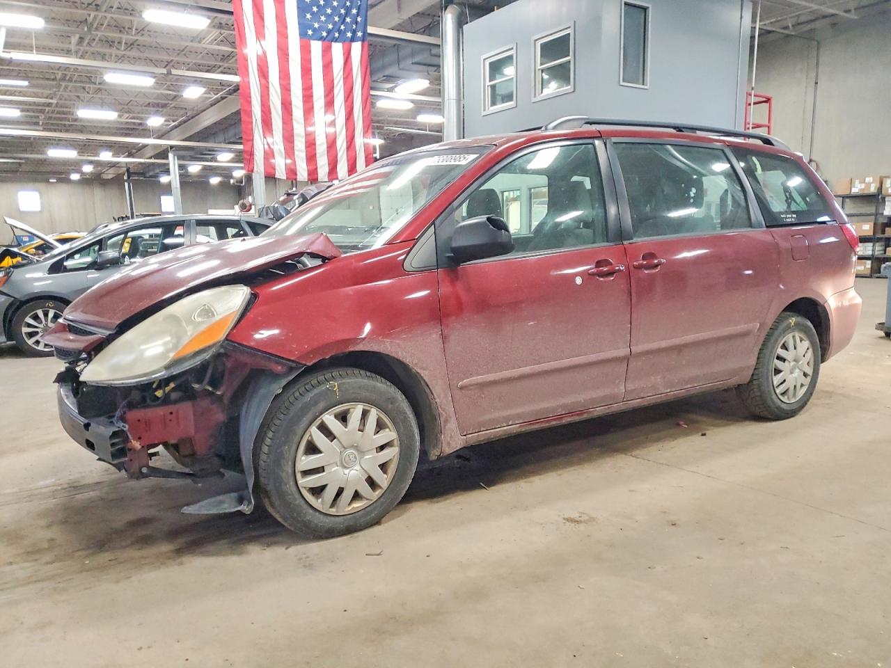 2010 Toyota Sienna Ce 7-passenger Red vin: 5TDKK4CC6AS314248