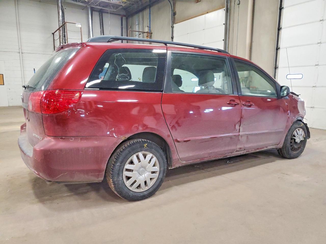 2010 Toyota Sienna Ce 7-passenger Red vin: 5TDKK4CC6AS314248